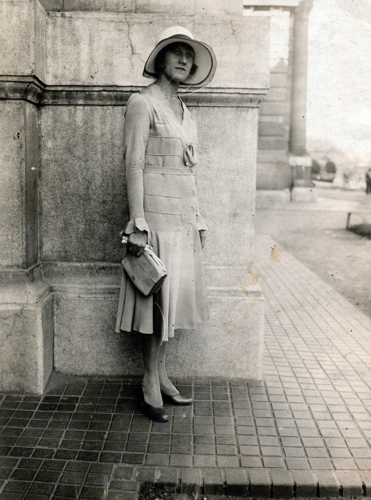 1925, Lugosi Szilvia, posture, hat, fashion, skirt, bag, Fortepan #159435