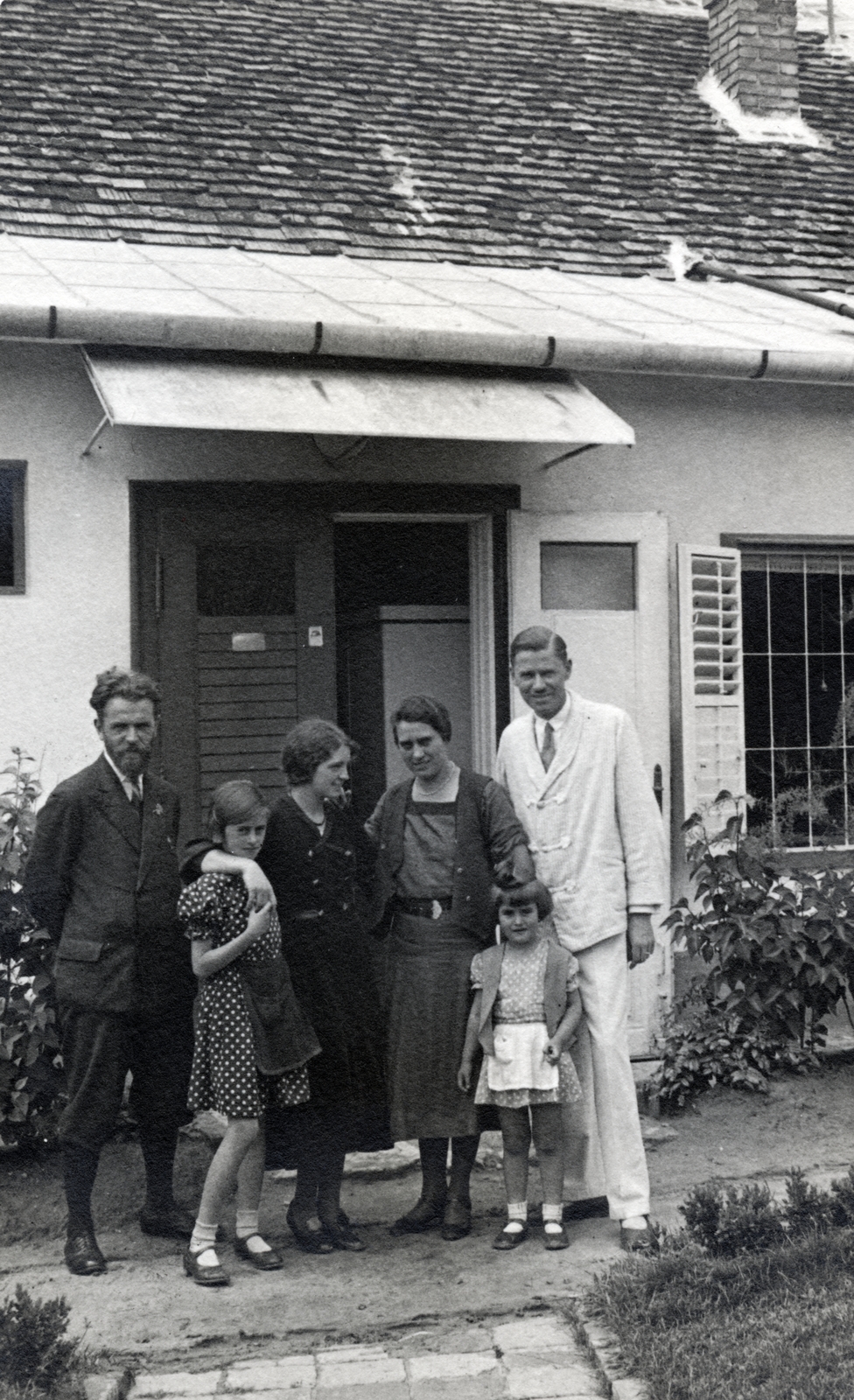 1937, Lugosi Szilvia, család, udvar, Fortepan #159515