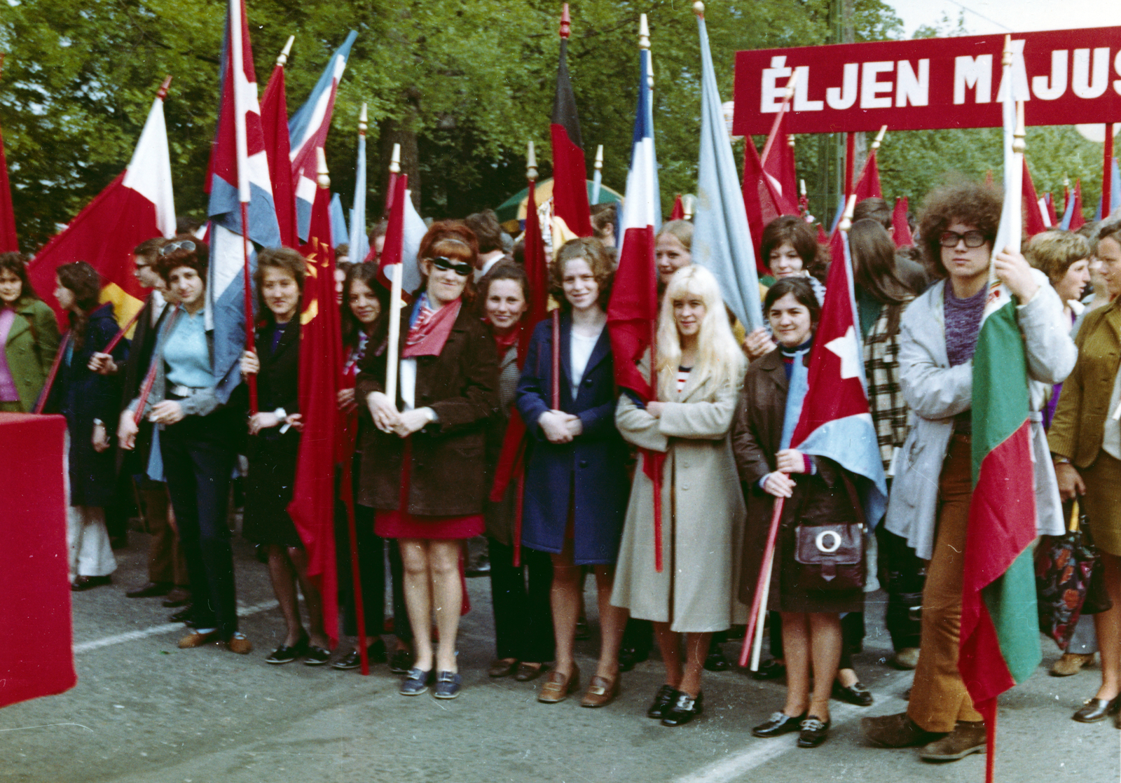 Hungary, Budapest XIV., Ajtósi Dürer sor, május 1-i felvonulás., 1971, Anders Gyula, colorful, Budapest, Fortepan #159617