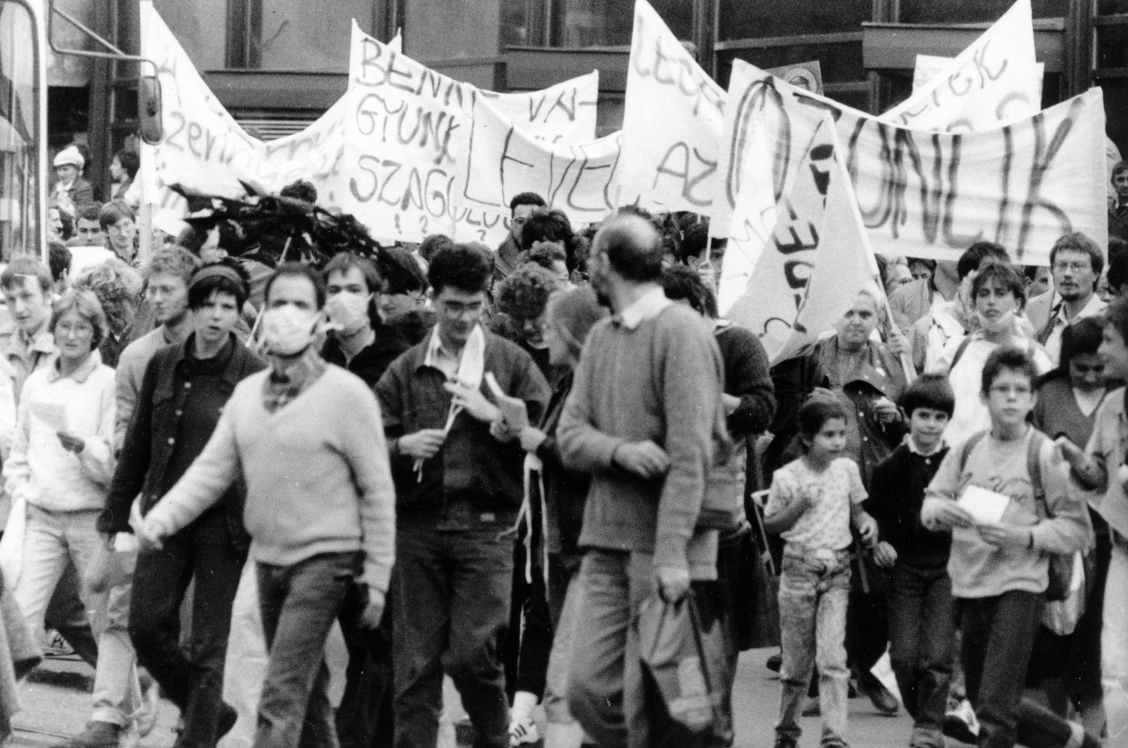 Hungary, 1990. április 22., az első magyar Föld napja eseményeinek résztvevői., 1990, Székely Tamás, banner, march, strike, Fortepan #159635