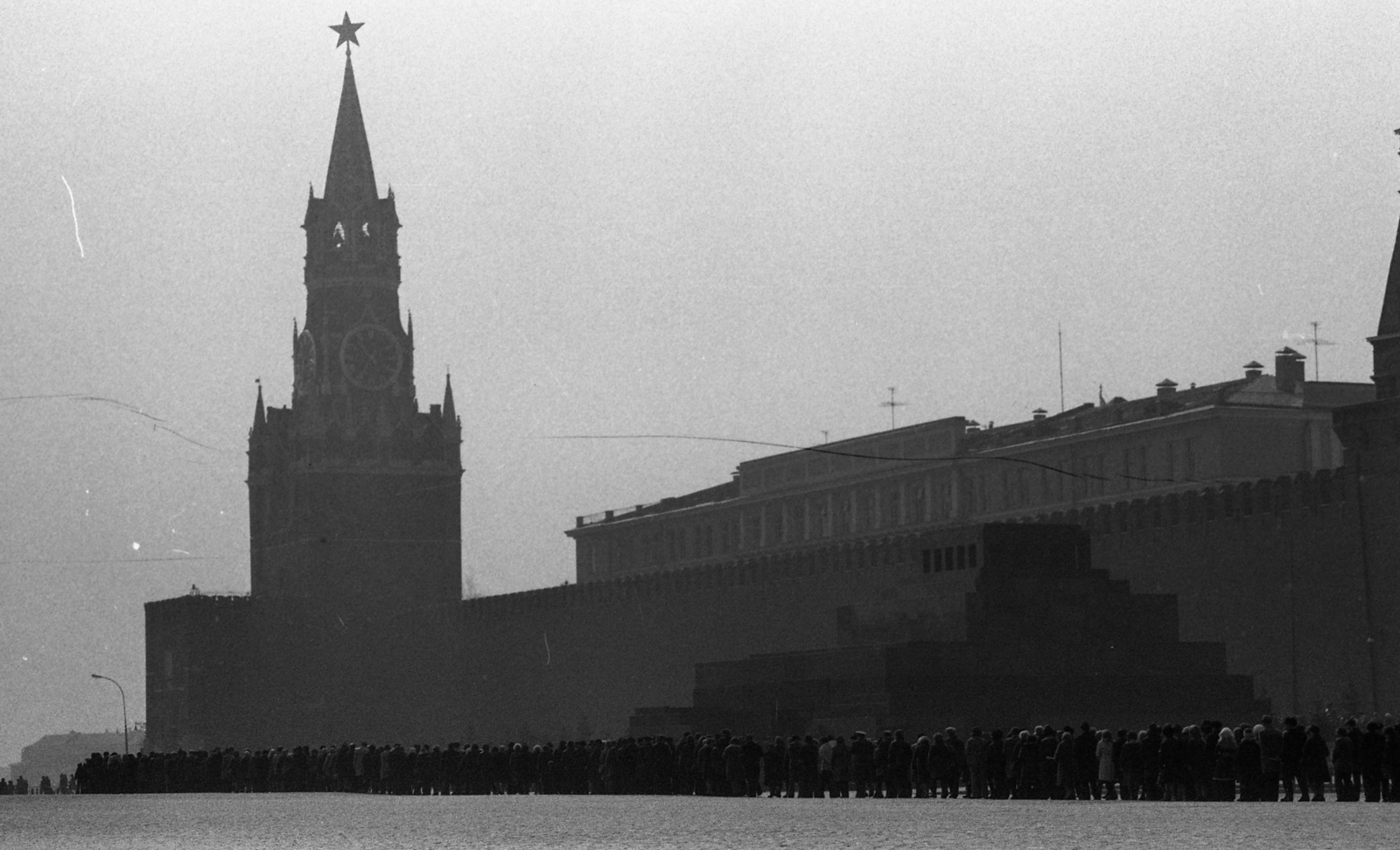 Russia, Moscow, Vörös tér, Lenin mauzóleum., 1977, Urbán Tamás, Soviet Union, Red Star, standing in line, mausoleum, Alexey Viktorovich Shchusev-design, Fortepan #15973