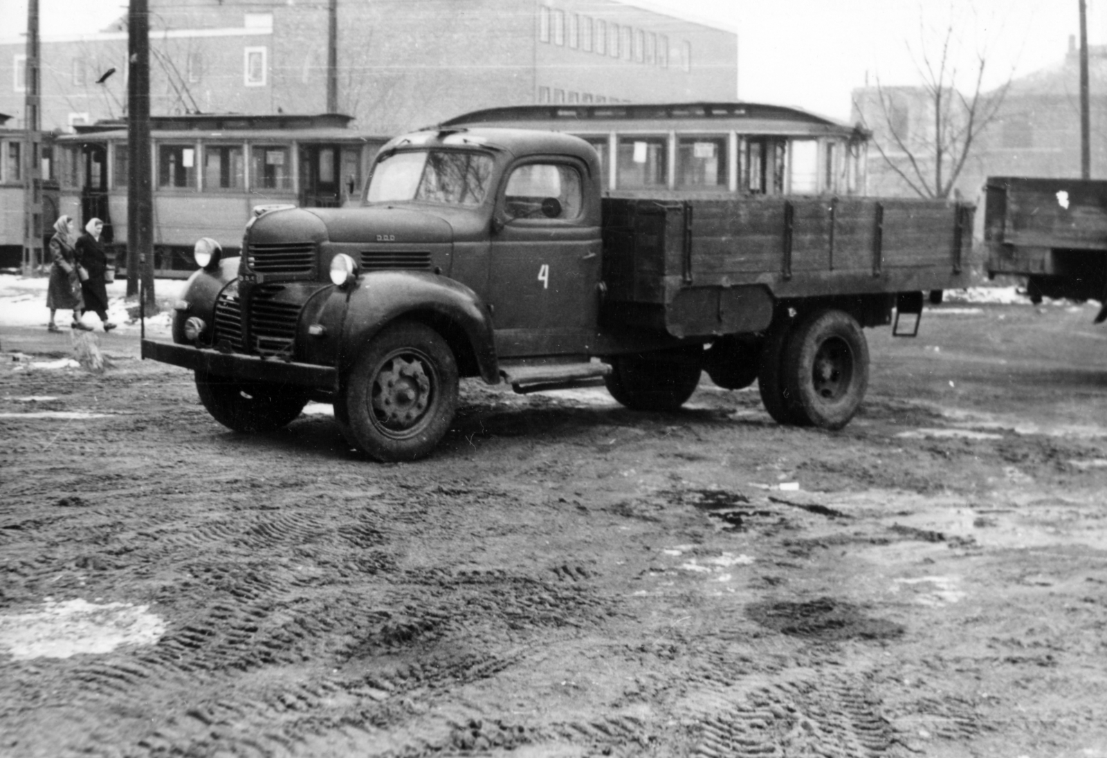 Hungary, Debrecen, az Ispotály utca környéke, balra a Petőfi tér, jobbra a háttérben a Nagyállomás., 1960, Hegedűs Anikó, Dodge-brand, Fortepan #159776