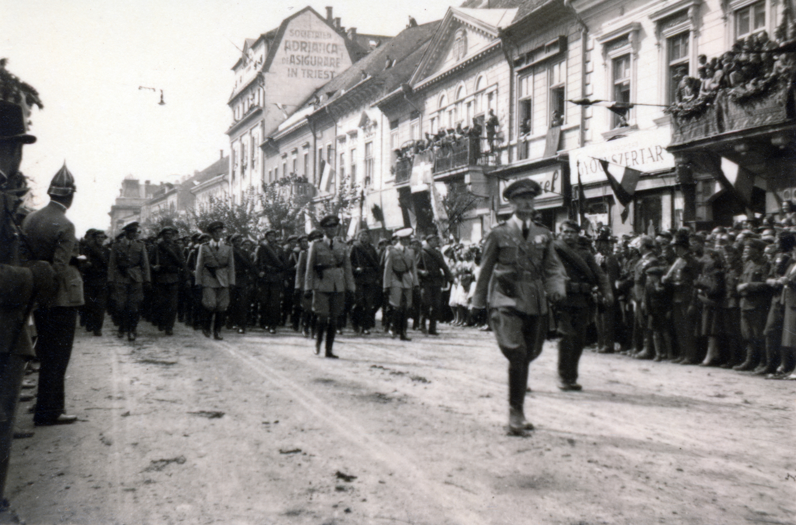 Románia,Erdély, Kolozsvár, Unió utca (Strada Memorandumului) a magyar csapatok bevonulása idején., 1940, Hegedűs Anikó, Fortepan #159818