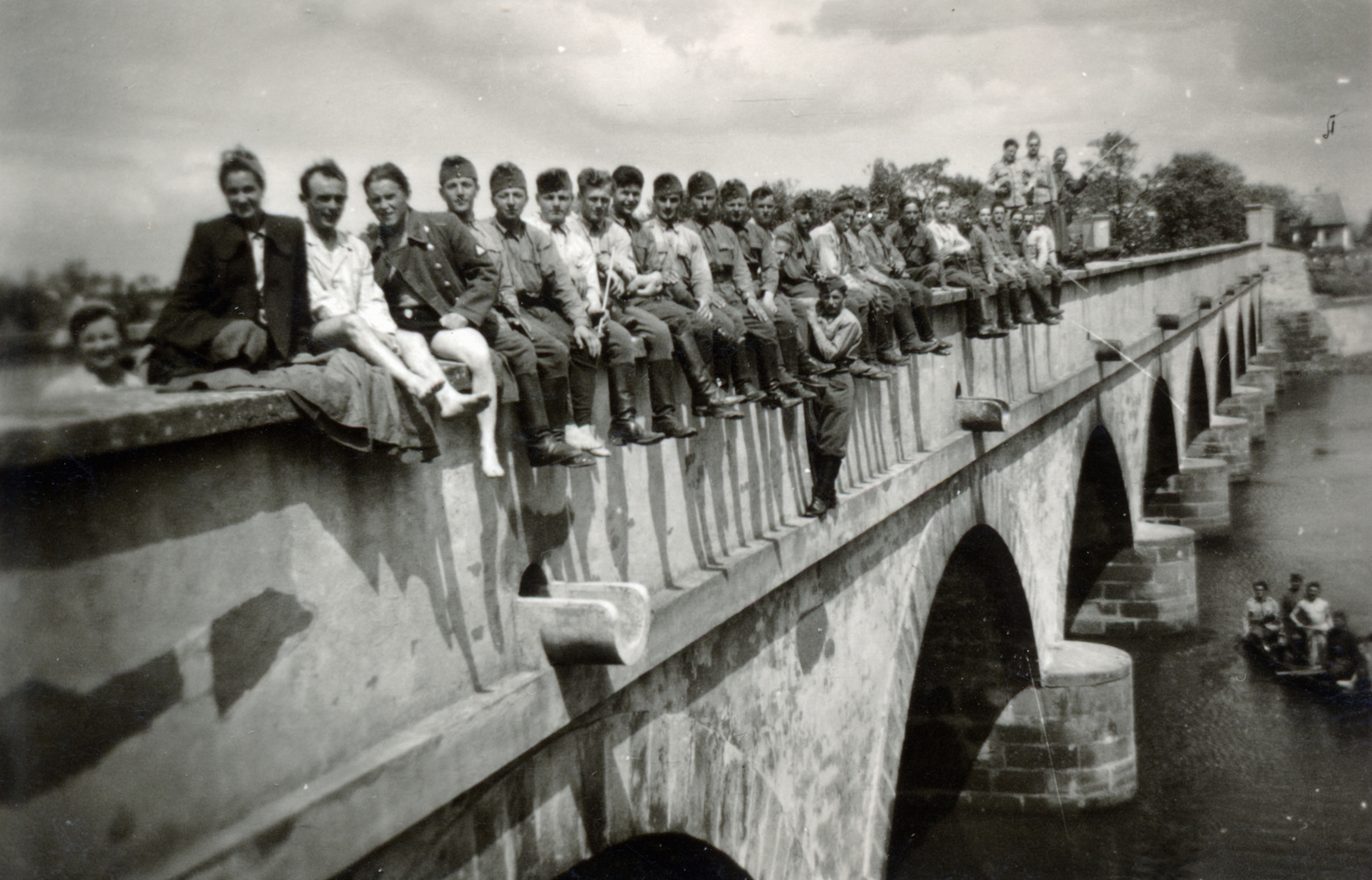 Hungary, Hortobágy, Kilenclyukú híd., 1935, Hegedűs Anikó, wide sitting, military, Fortepan #159835