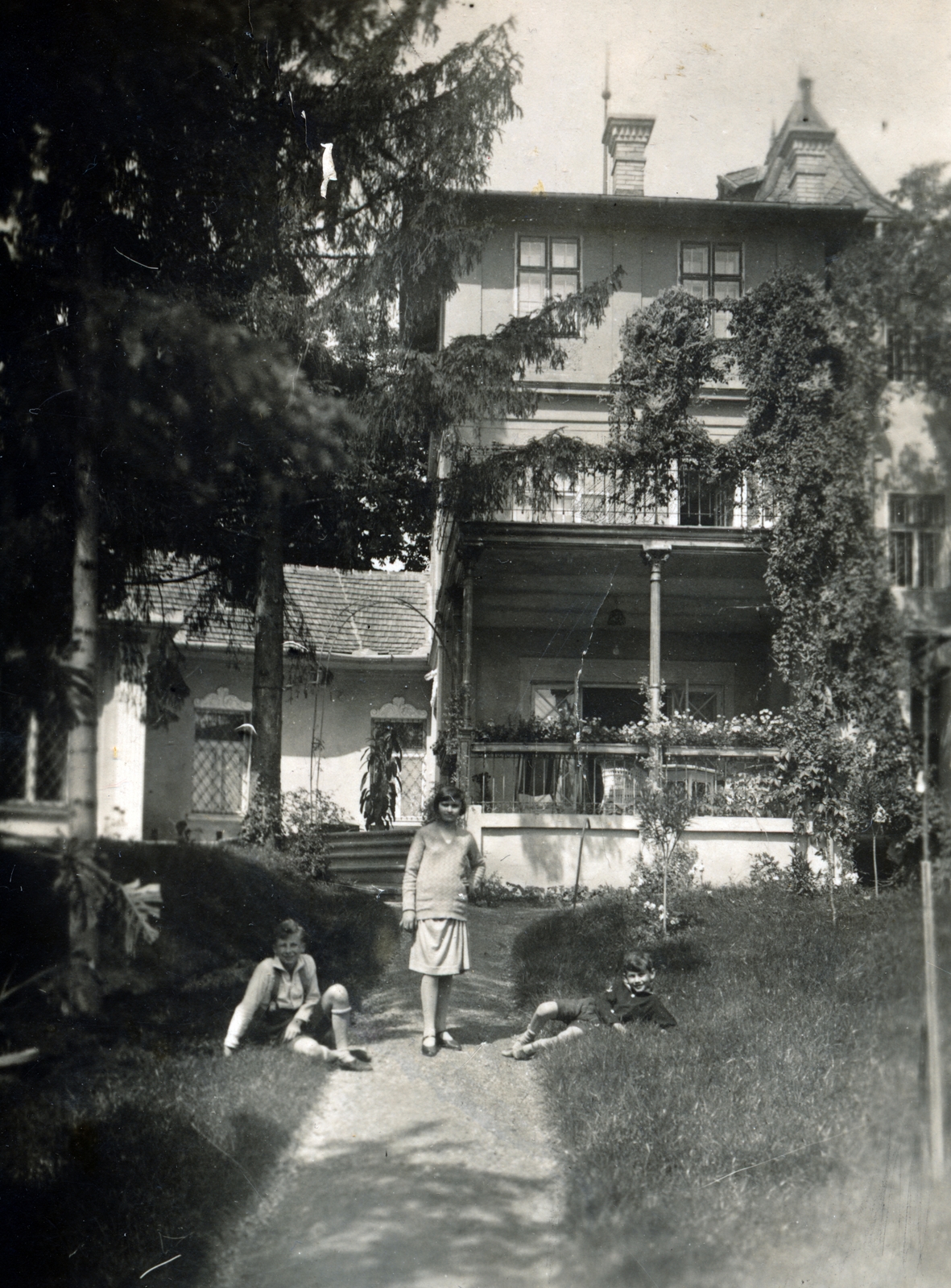 1924, Lehoczky Feodóra, növény, fűben feküdni, terasz, Fortepan #159944