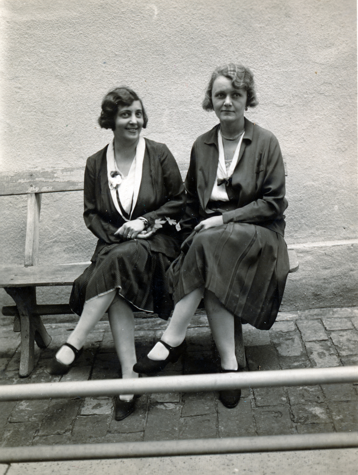 1930, Lehoczky Feodóra, hairdo, sitting, girlfriend, bench, women, Fortepan #159961
