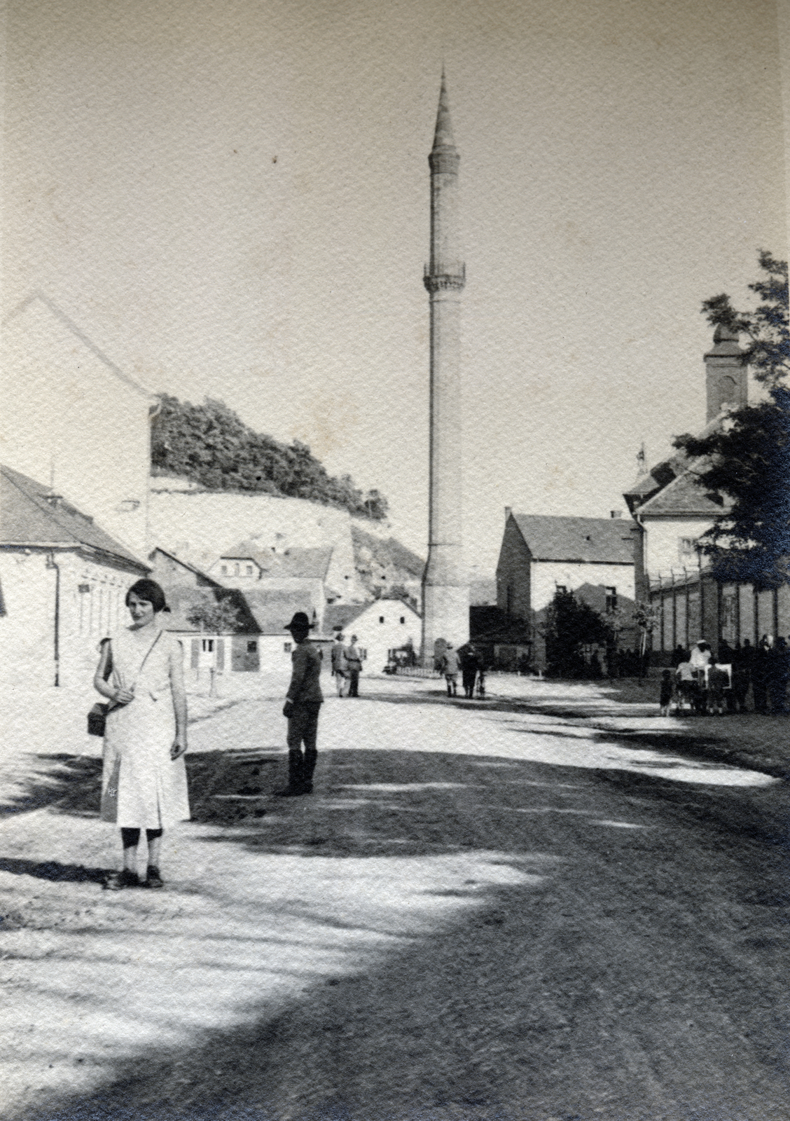 Hungary, Eger, Minaret a Knézich Károly utcából nézve, háttérben a vár., 1930, Kurutz Márton, street view, Ottoman architecture, Fortepan #160114