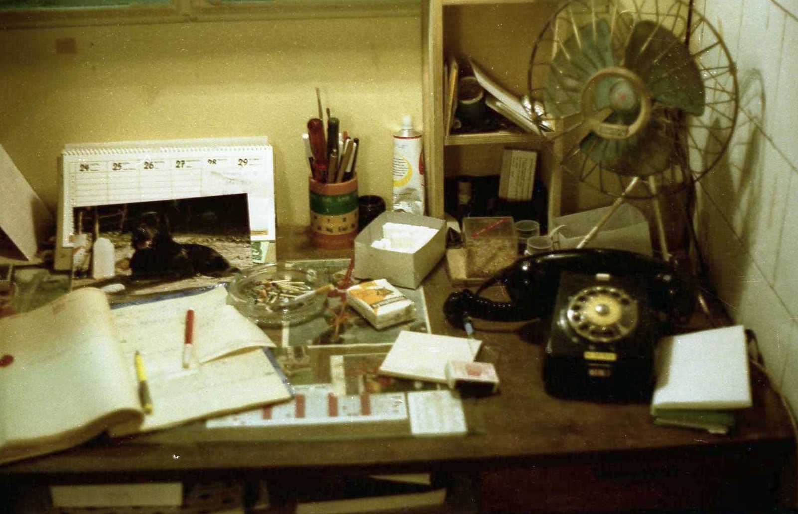 1980, Kováts Lajos, colorful, desk, telephone, fan, desk calendar, Fortepan #16019