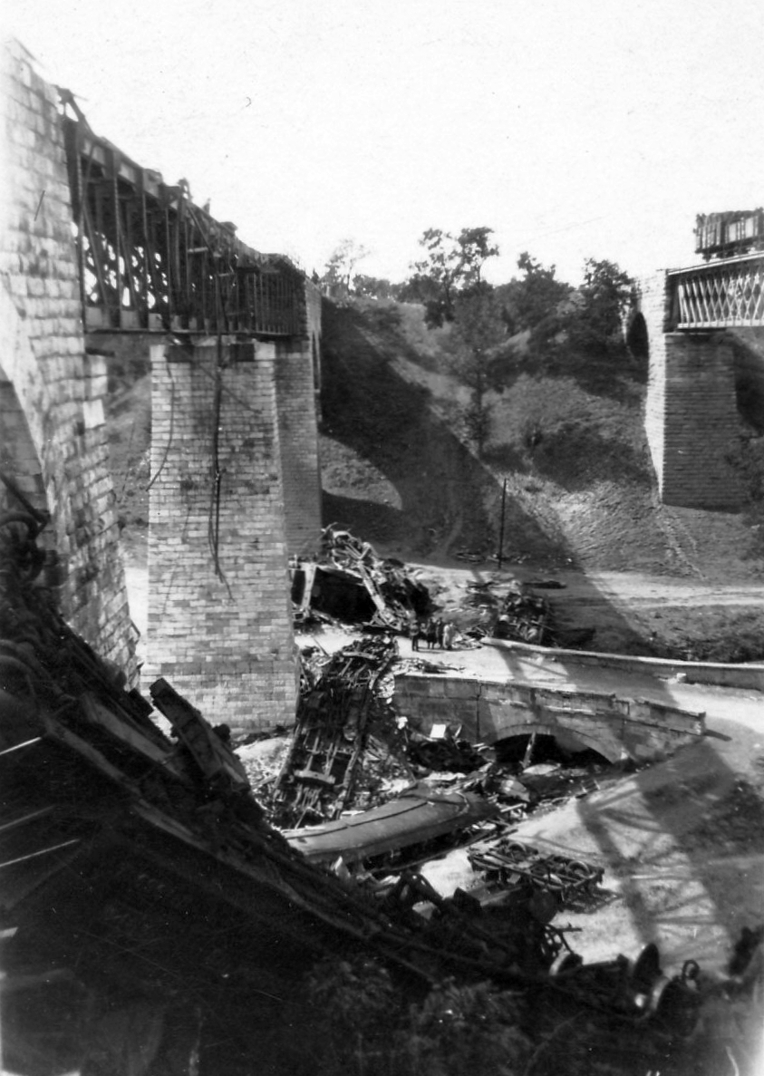 Hungary, Biatorbágy, a felvétel a vasúti viaduktnál az 1931. szeptember 13-i merénylet után készült., 1931, Jurányi Attila, Hungarian Railways, railway, bridge, wreck, railway bridge, crime scene investigation, felony, Fortepan #16024