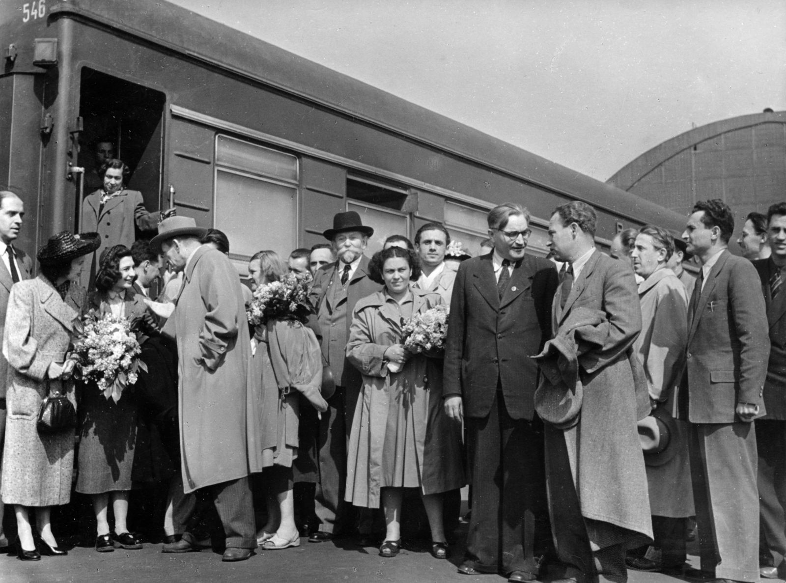 Russia, Moscow, Kijevi Pályaudvar, a Magyar-Szovjet Társaság (MSZT) küldöttsége., 1952, Kakuk László, delegation, train station, Fortepan #160265