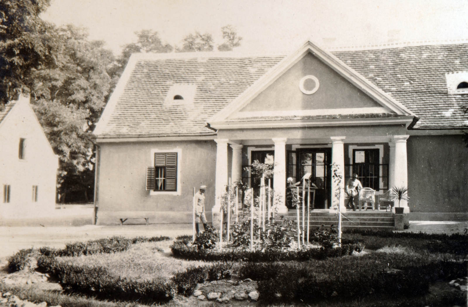 Hungary, Pápateszér, Esterházy kastély., 1929, Boda Balázs, flower bed, Fortepan #160323