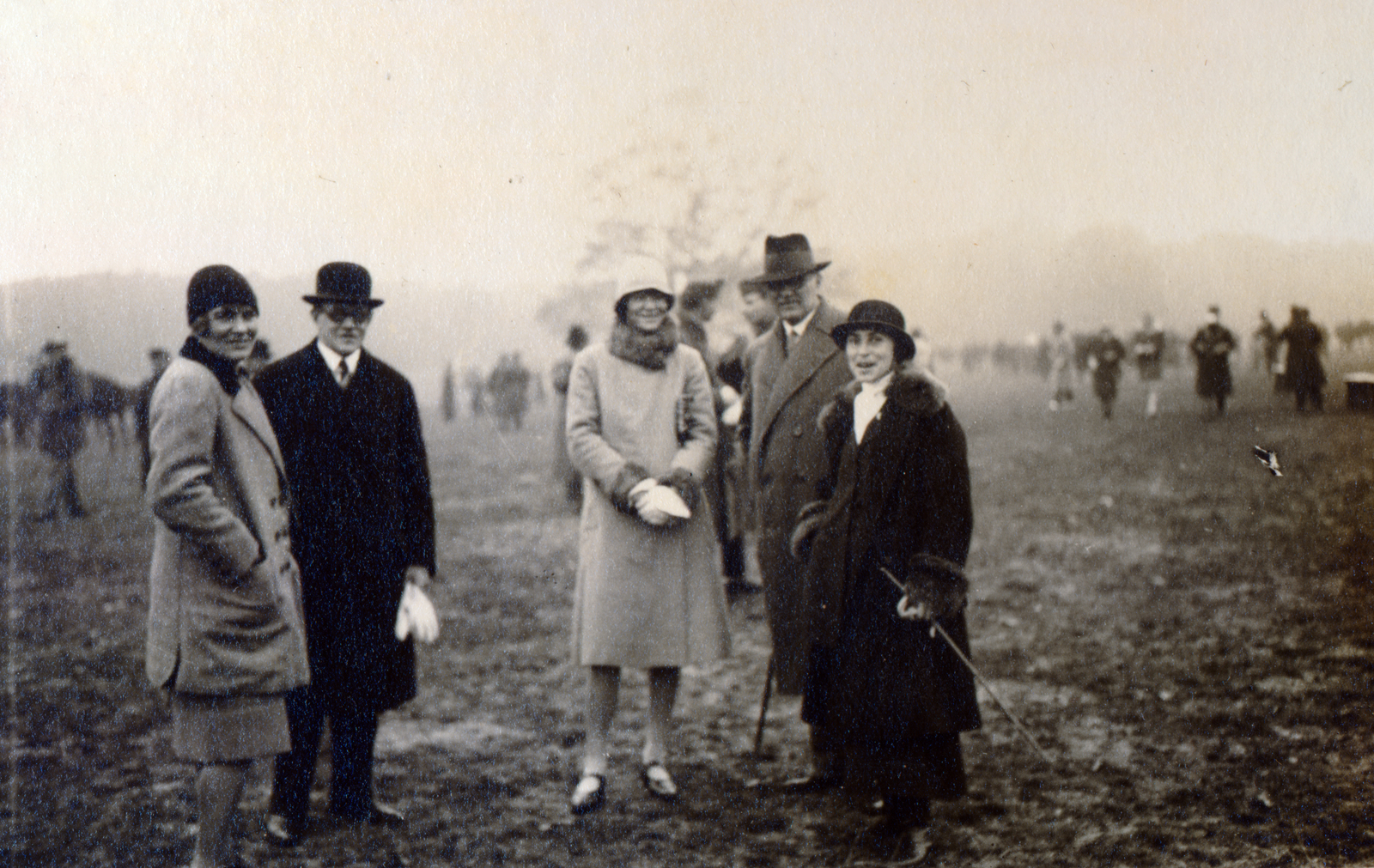 Hungary, Sopron, Bécsi út, katonai gyakorlótér / levente repülőtér., 1929, Boda Balázs, women, hat, coat, Fortepan #160354