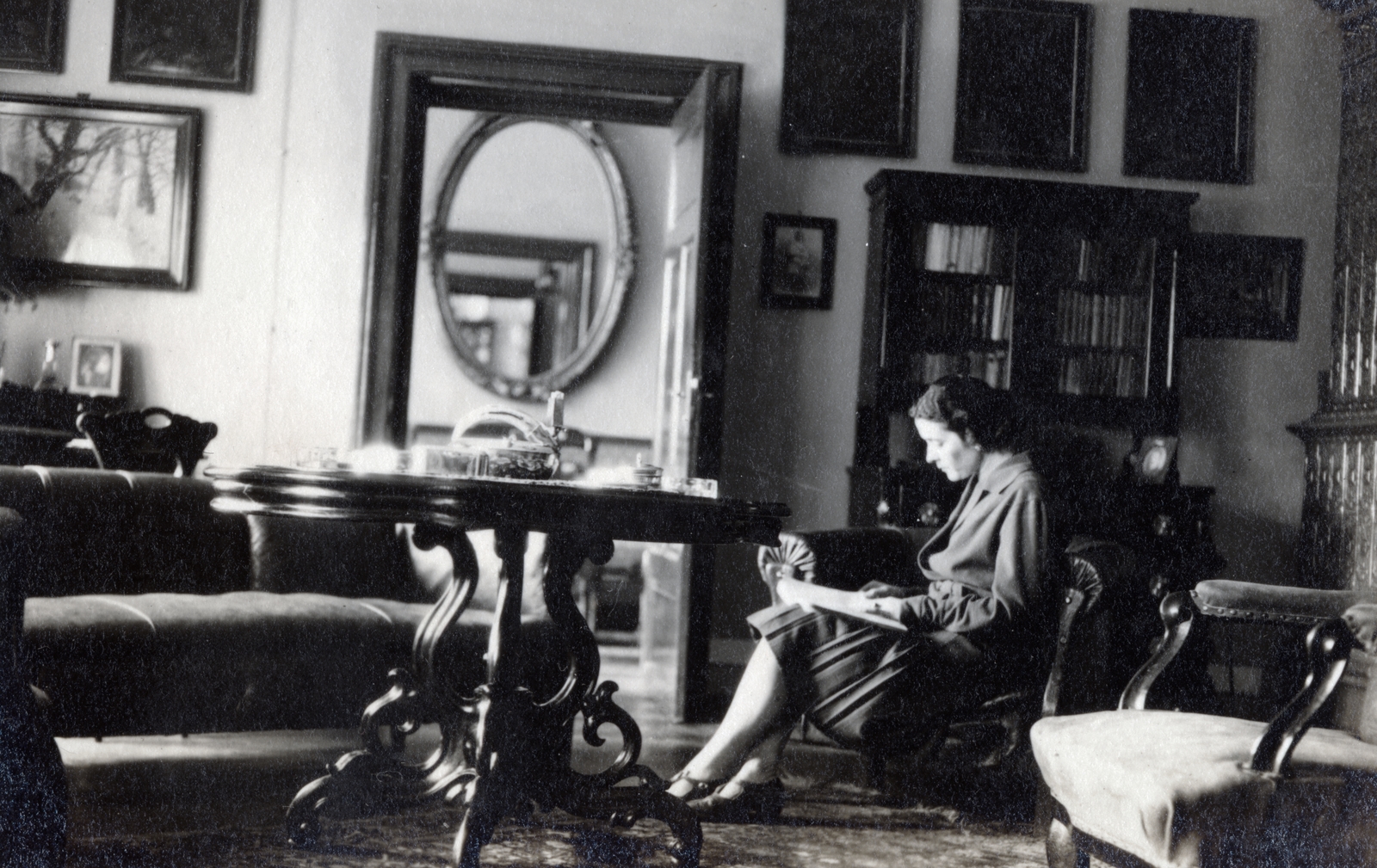 Hungary, Sopron, Baross út, a lovassági laktanya, főtiszti lakás., 1929, Boda Balázs, reading, reflection, mirror, interior, Fortepan #160376