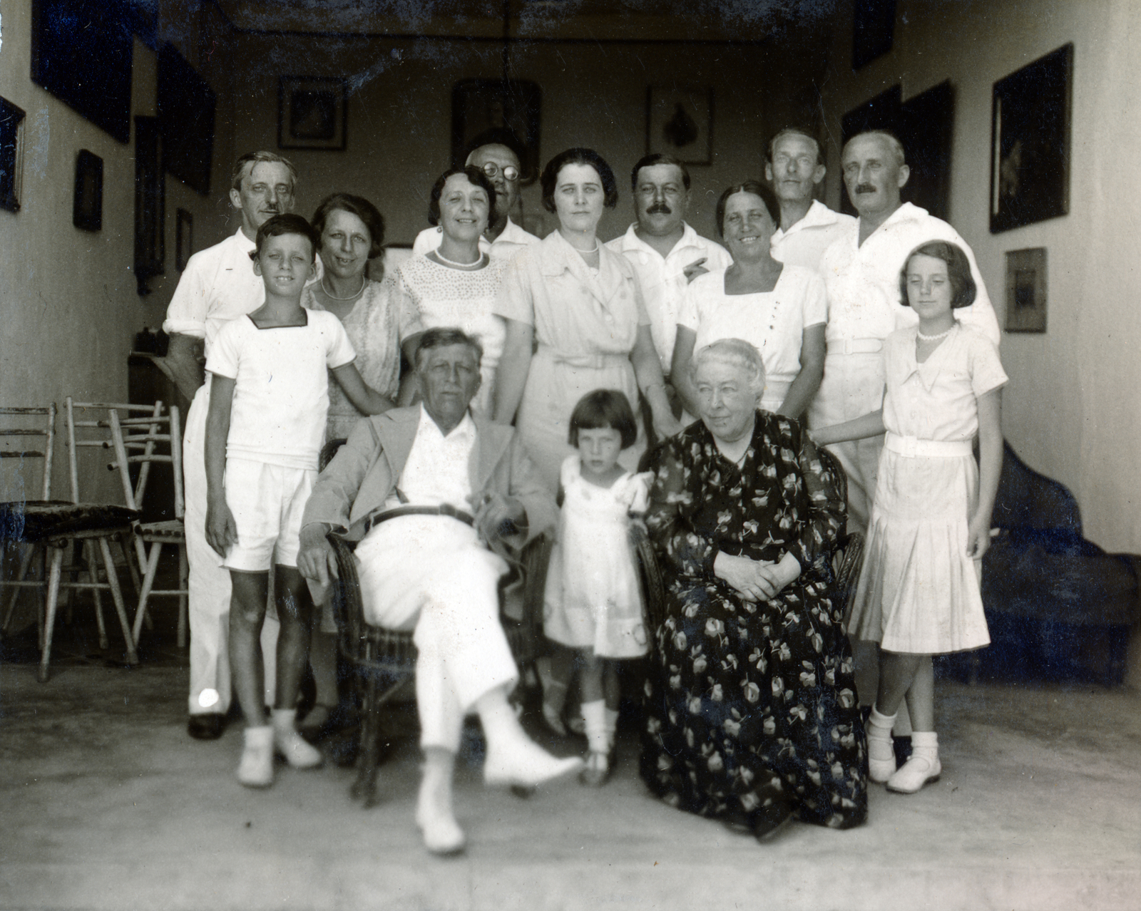 Hungary,Lake Balaton, Paloznak, Pongrácz-kastély., 1932, Boda Balázs, family, generations, white dress, Fortepan #160389