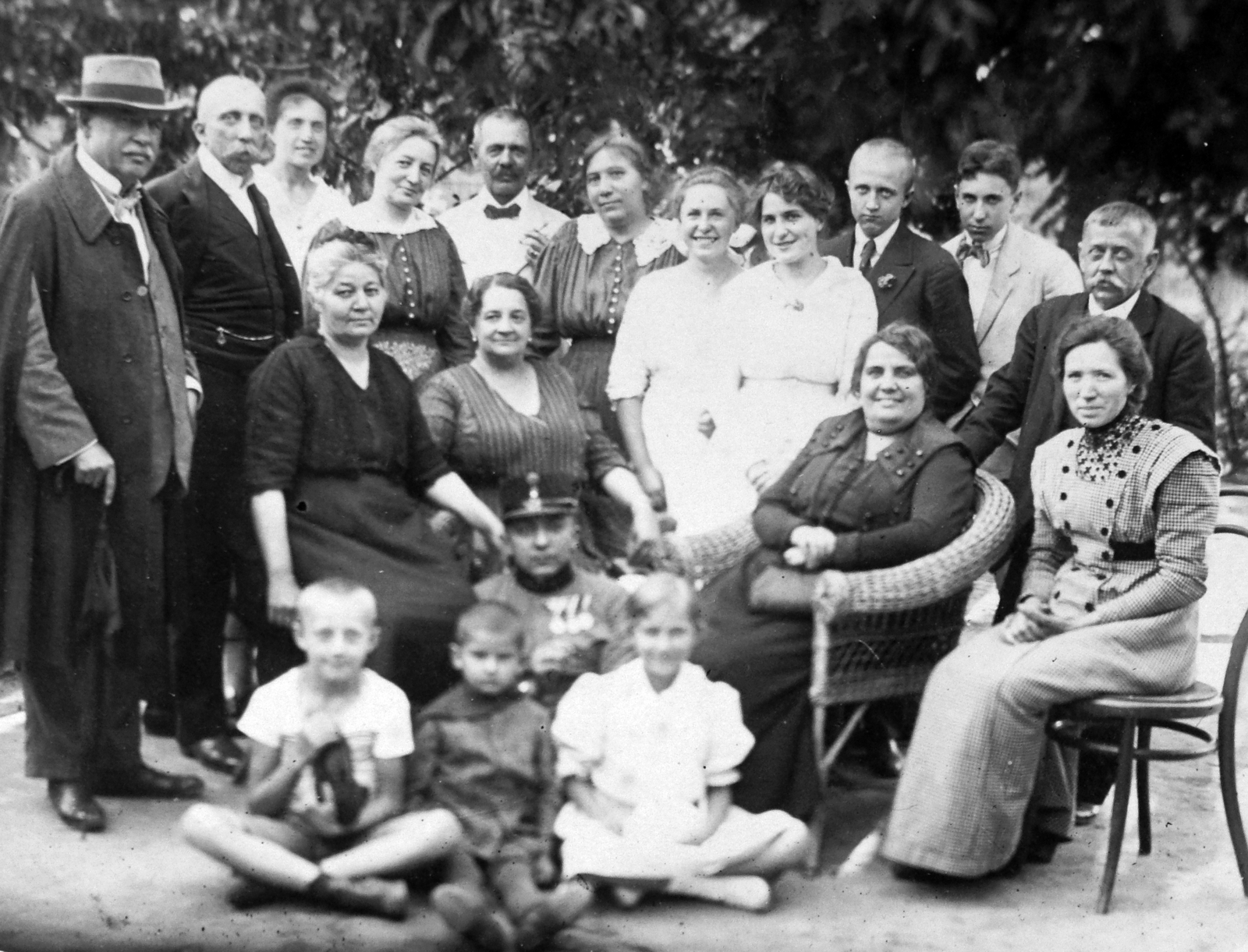 1915, Saly Noémi, garden, tableau, smile, fun, Fortepan #16039
