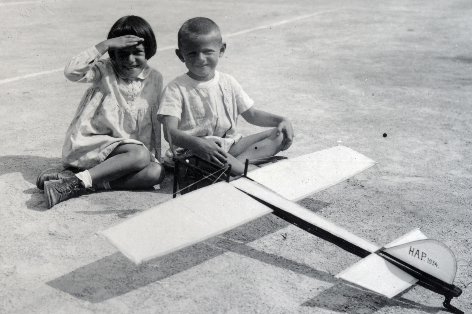 1934, Boda Balázs, kids, sitting on the ground, model plane, Fortepan #160401