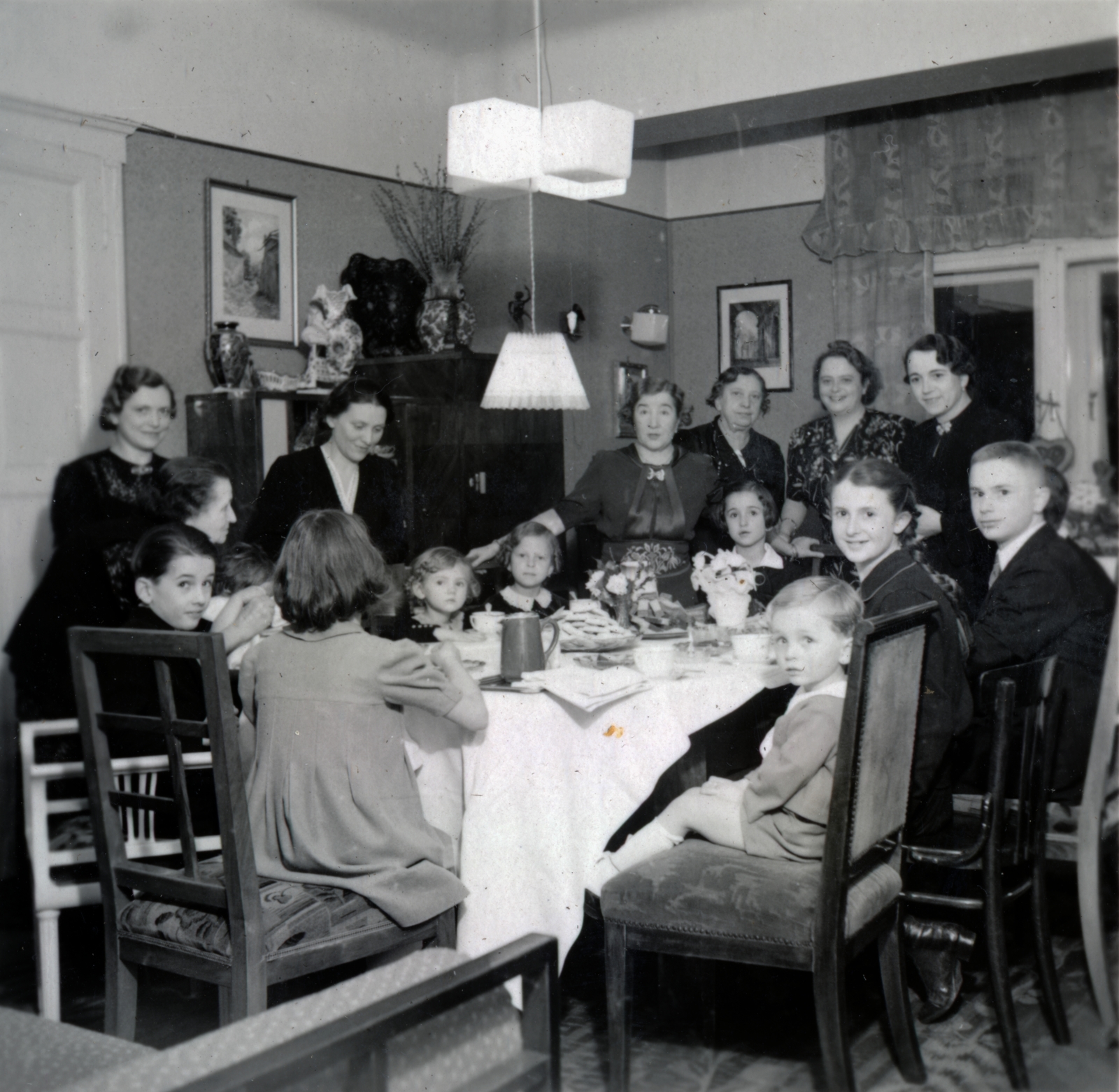 1939, Boda Balázs, looking back, family, table, Fortepan #160433