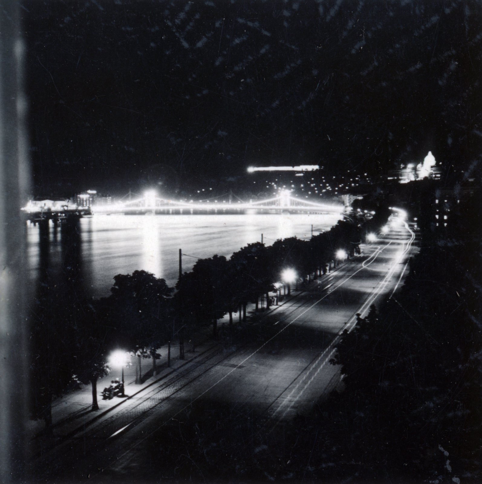 Hungary, Budapest II.,Budapest I., a kivilágított Budapest a Bem József (Pálffy) tér felől a Széchenyi Lánchíd felé nézve., 1938, Boda Balázs, night, Budapest, Fortepan #160472