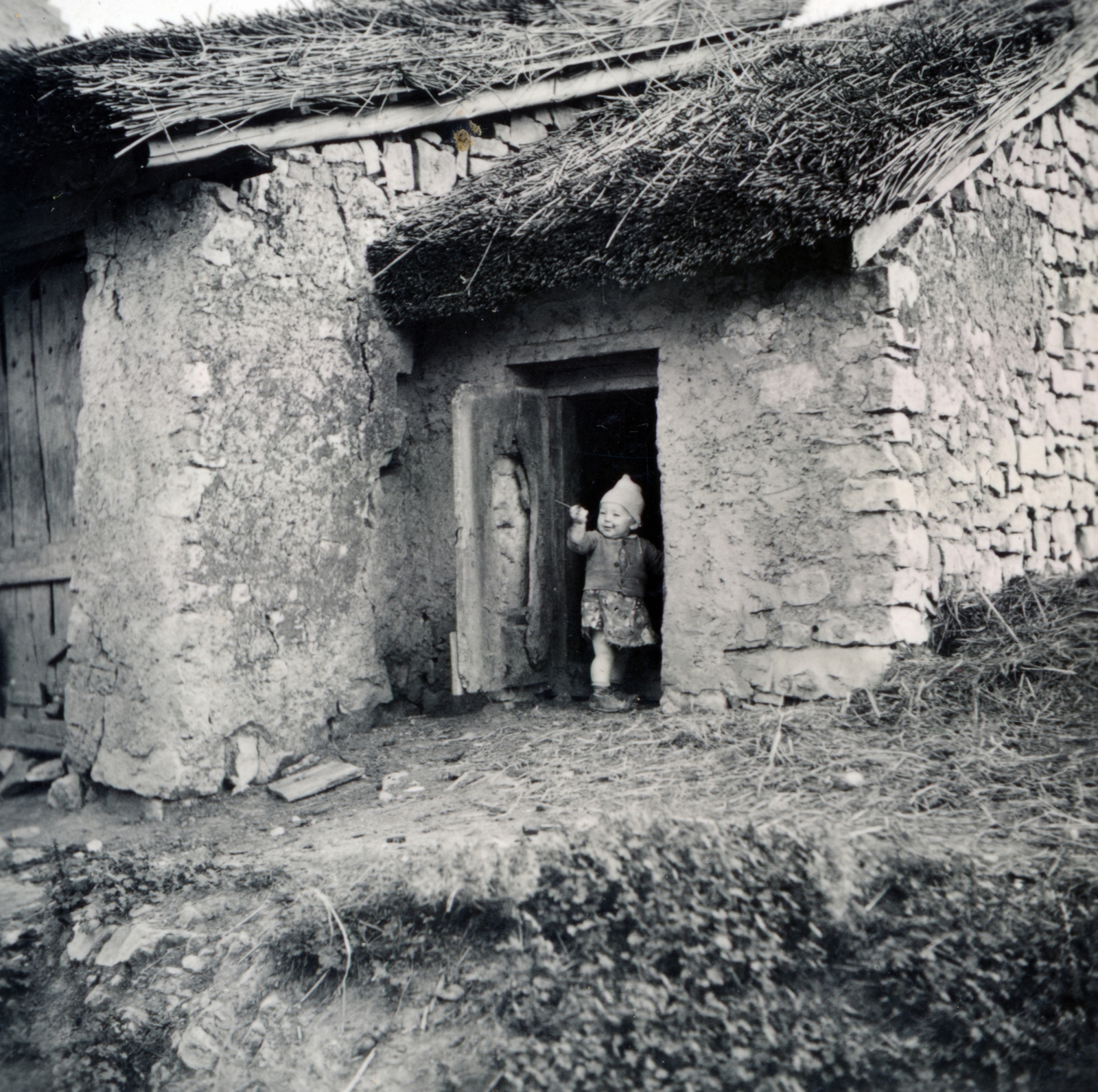 1938, Boda Balázs, kid, standing in door, Fortepan #160505