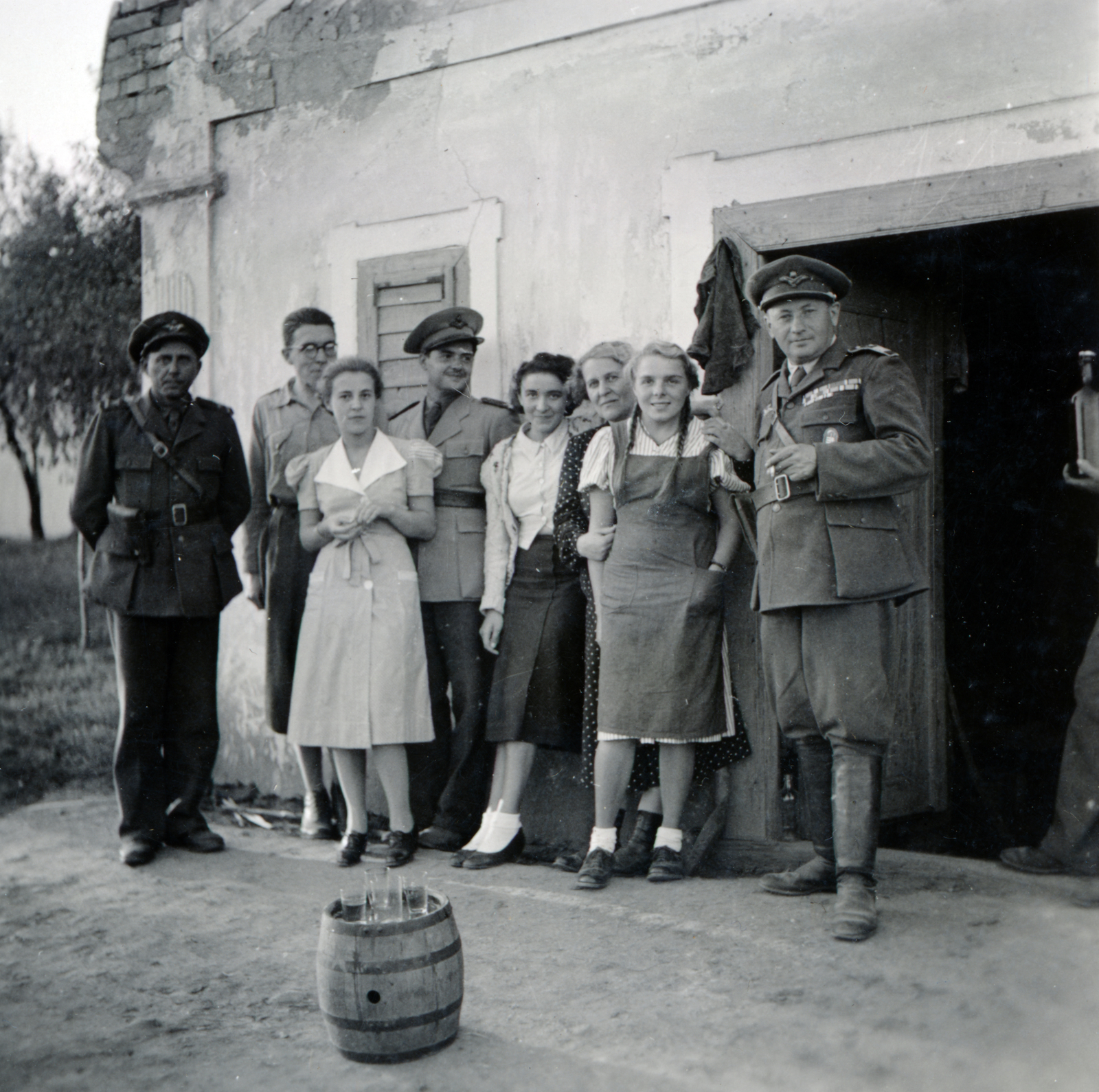 1938, Boda Balázs, tableau, barrel, officer, soldier, pilot, Fortepan #160507