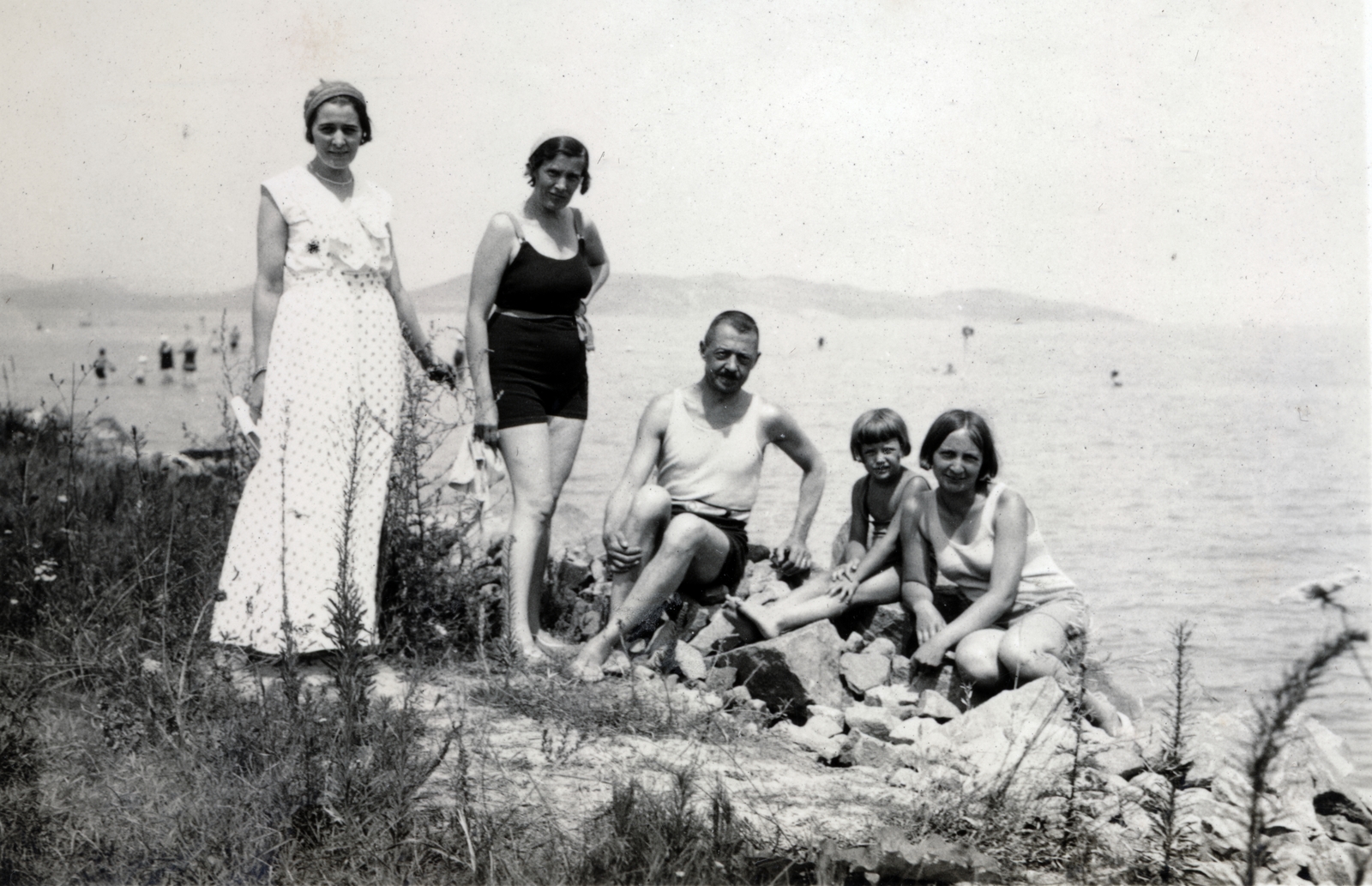 Magyarország, Balatonföldvár, középen Rőder Vilmos altábornagy, későbbi honvédelmi miniszter., 1932, Boda Balázs, fürdőruha, csoportkép, vízpart, Fortepan #160574