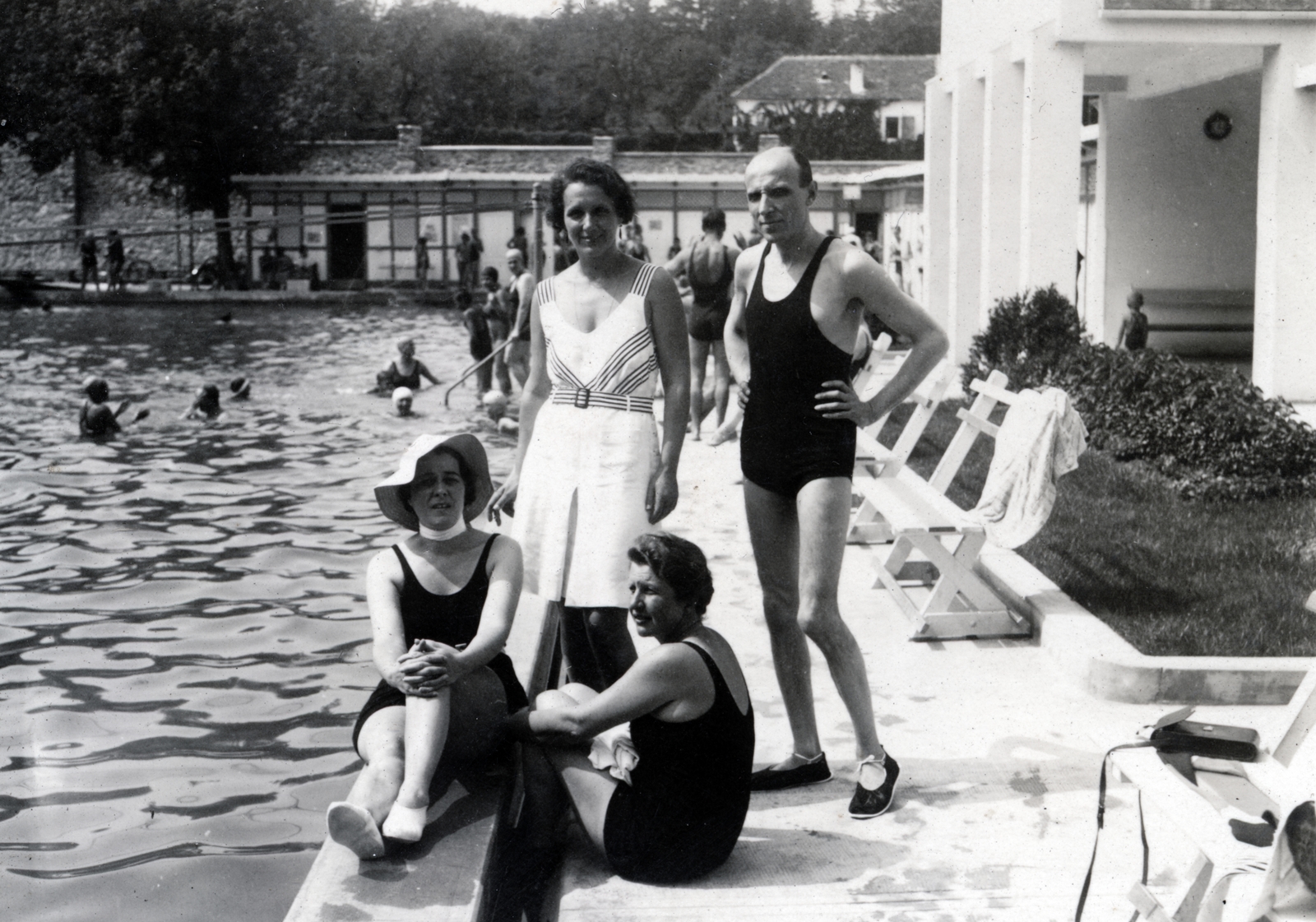 Hungary, Sopron, Lővér strandfürdő. Jobbra Imrédy Béla későbbi miniszterelnök., 1934, Boda Balázs, bathing suit, tableau, Fortepan #160612