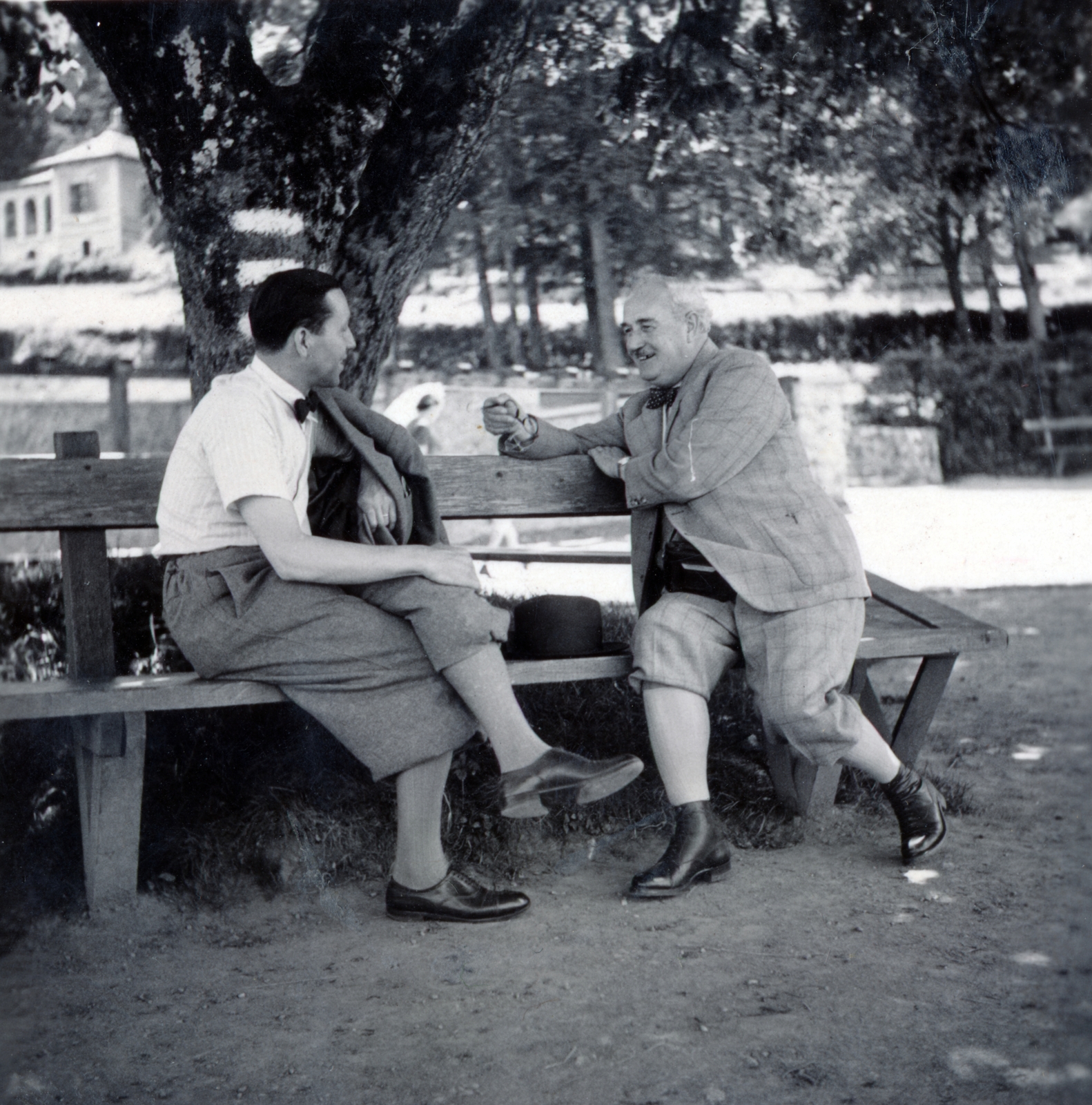 Slovakia, Košice, 1939, Boda Balázs, men, bench, talks, breech, Fortepan #160617