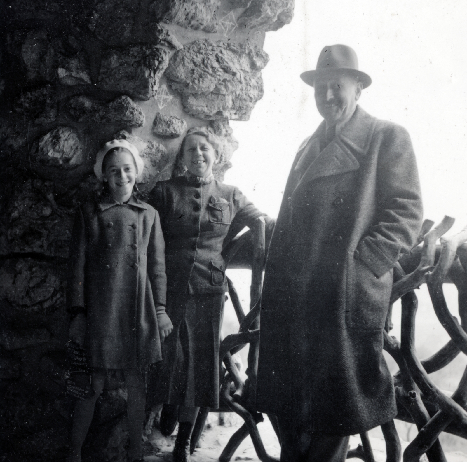 Hungary, Budapest II., Látó-hegy / Gugger-hegy, Árpád kilátó., 1939, Boda Balázs, Budapest, three people, smile, family, Fortepan #160643