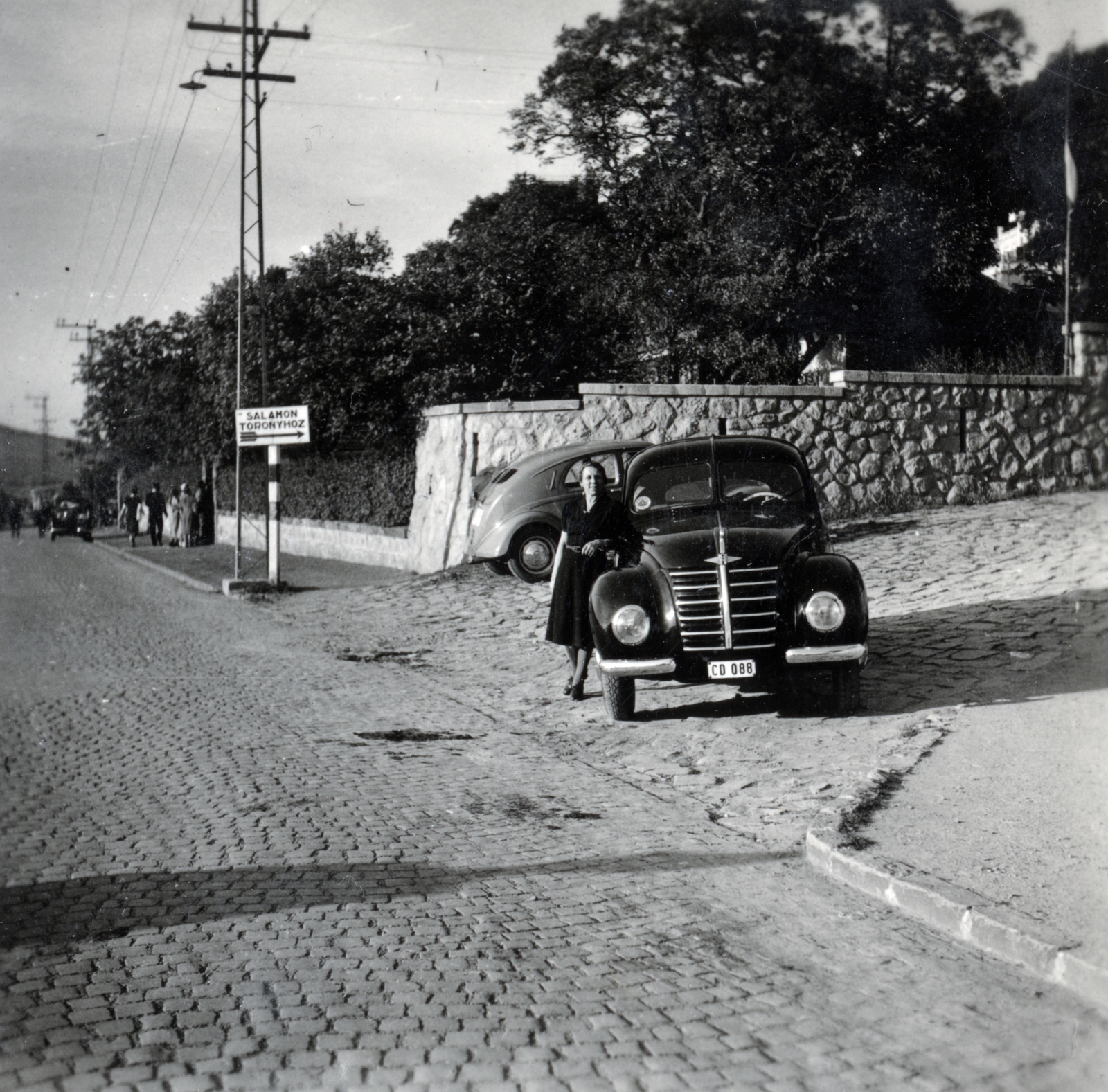 Magyarország,Dunakanyar, Visegrád, a 11-es főút, jobbra a Salamontorony utca torkolata., 1940, Boda Balázs, automobil, Fortepan #160653