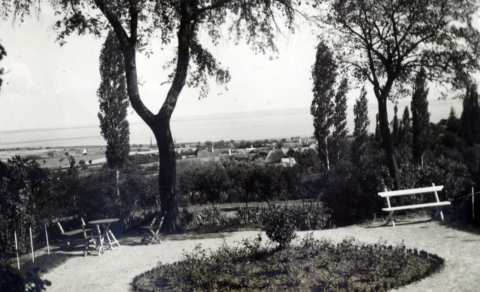 Hungary,Lake Balaton, Paloznak, Pongrácz-kastély., 1937, Boda Balázs, bench, rest area, Fortepan #160720