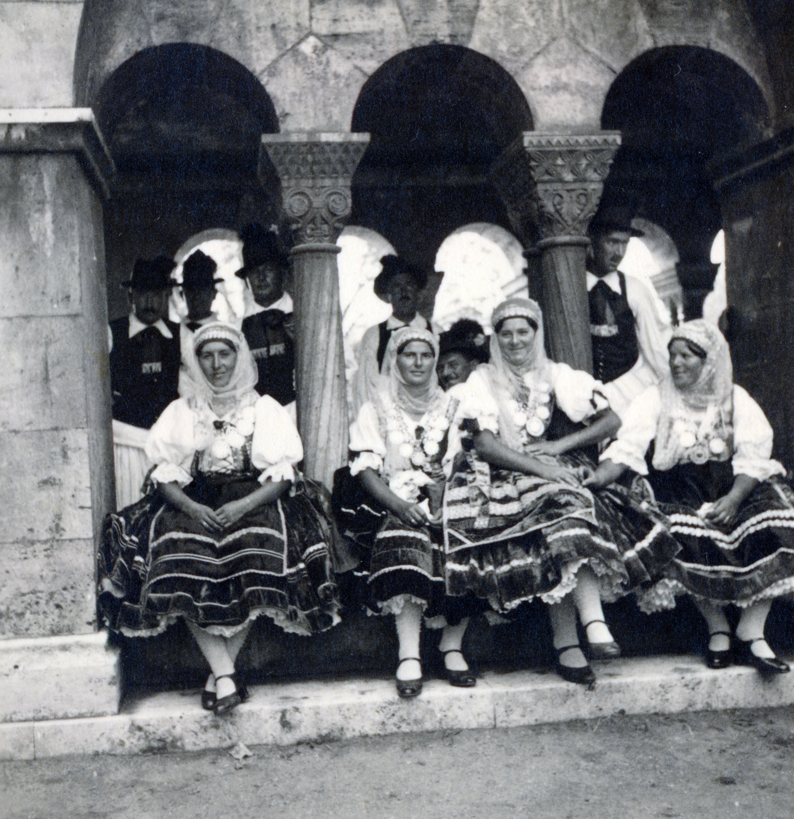 Hungary, Halászbástya, Budapest I., 1936, Zsembery Bendegúz, Budapest, capital, folk costume, Fortepan #160945