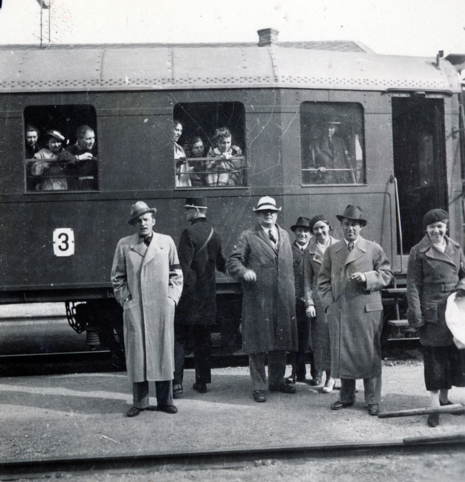 1936, Zsembery Bendegúz, peron, ablakon kihajolni, Fortepan #160950