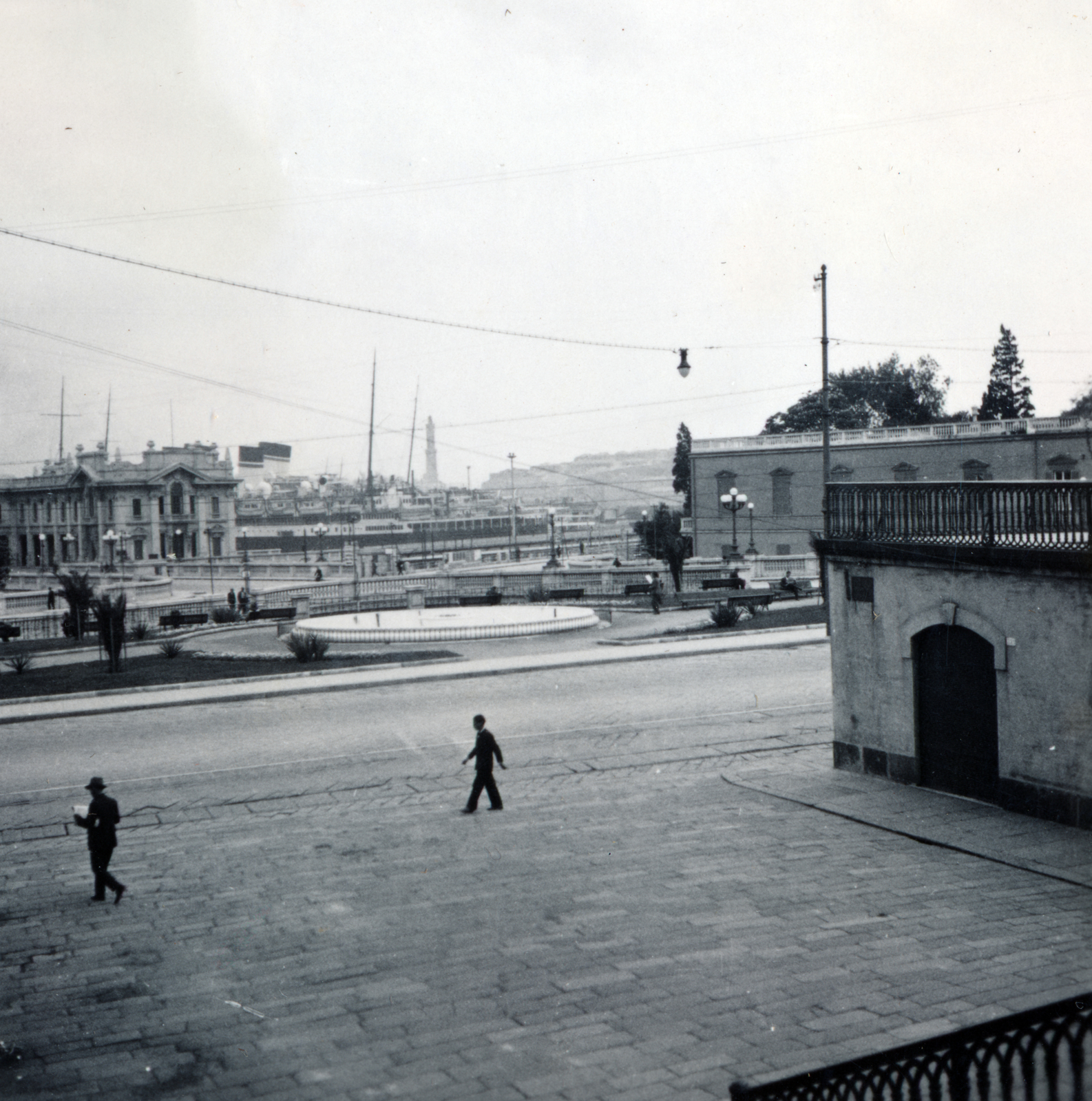 Olaszország, Genova, kikötő, a kép bal szélén a Stazione Marittima., 1936, Zsembery Bendegúz, Fortepan #160963