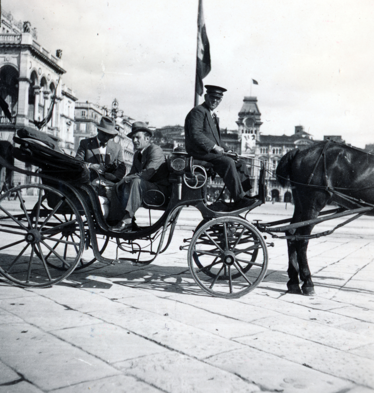 Italy, Trieste, Piazza dell'Unita d'Italia (Piazza Unità), szemben a Városháza (Palazzo Comunale, Palazzo di Municipio)., 1936, Zsembery Bendegúz, Fortepan #160964