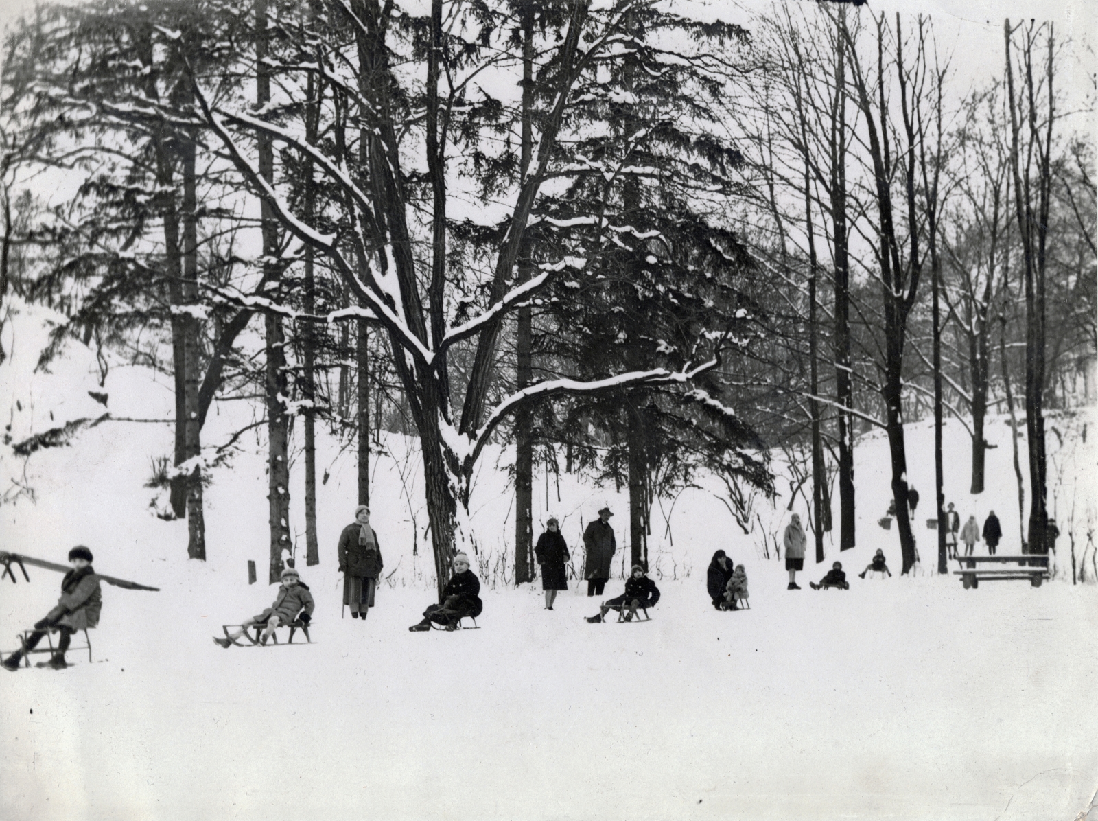 Hungary, Budapest XII., Zugliget, Remete út 18., Dr. Révész Margit Gyermekszanatórium., 1930, Nagy Krisztina - Nagy Boldizsár, Budapest, sledge, winter, Fortepan #161065