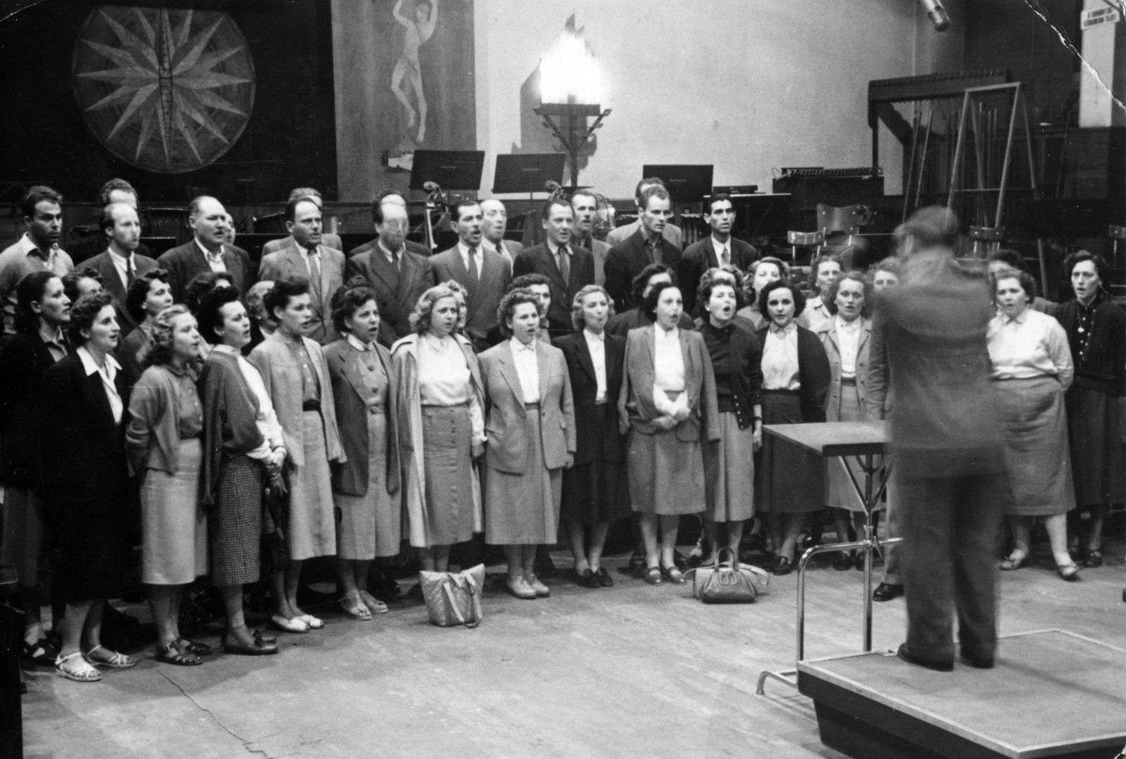 Hungary, Budapest VIII., a Magyar Rádió 6-os stúdiója., 1961, Csizmadia László, Budapest, choir, singing, conductor, Fortepan #161164