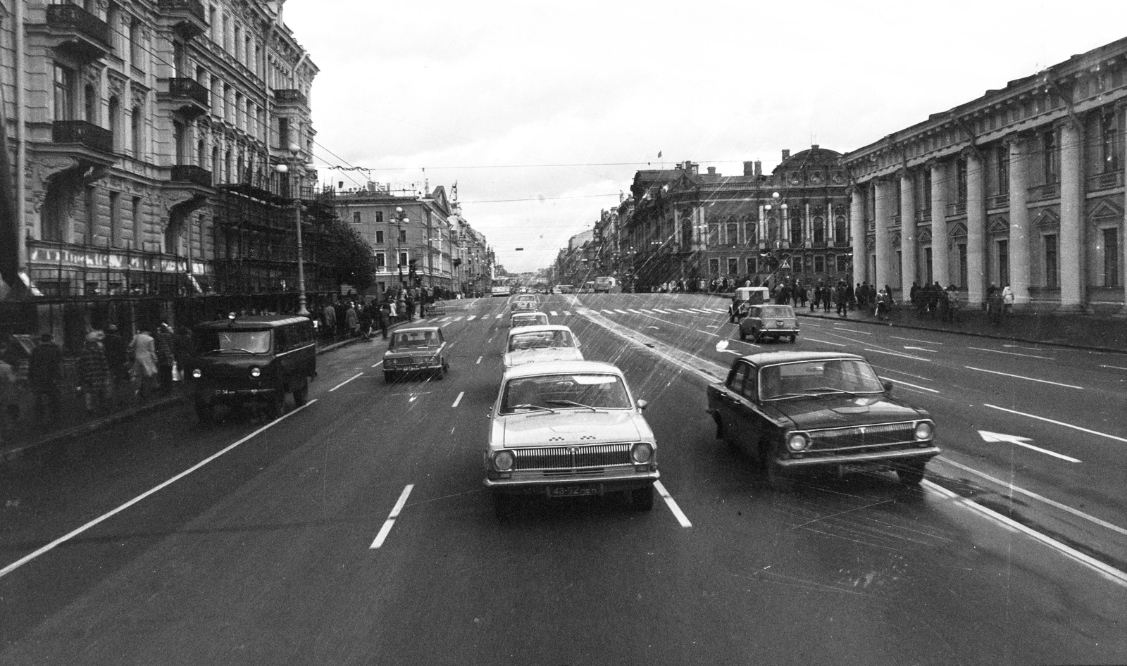 Russia, Saint Petersburg, (Leningrád) Nyevszkij sugárút., 1977, MHSZ, Soviet Union, Soviet brand, GAZ-brand, Lada 1200 estate, Fortepan #16118