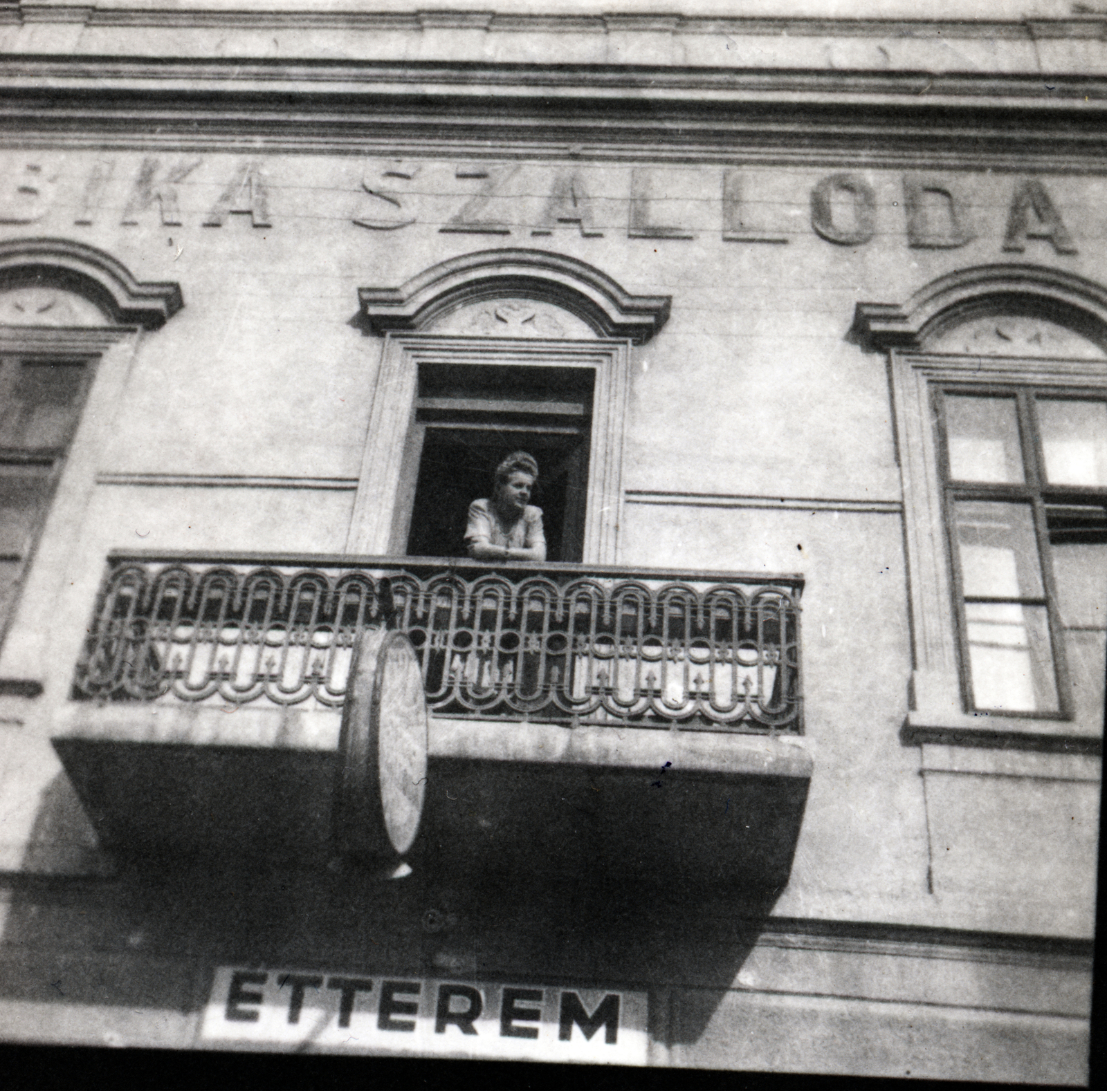 Hungary, Tiszafüred, Fő út 63., Bika Szálloda (később zeneiskola)., 1939, Földvári Mihály, hotel, restaurant, balcony, Fortepan #161226