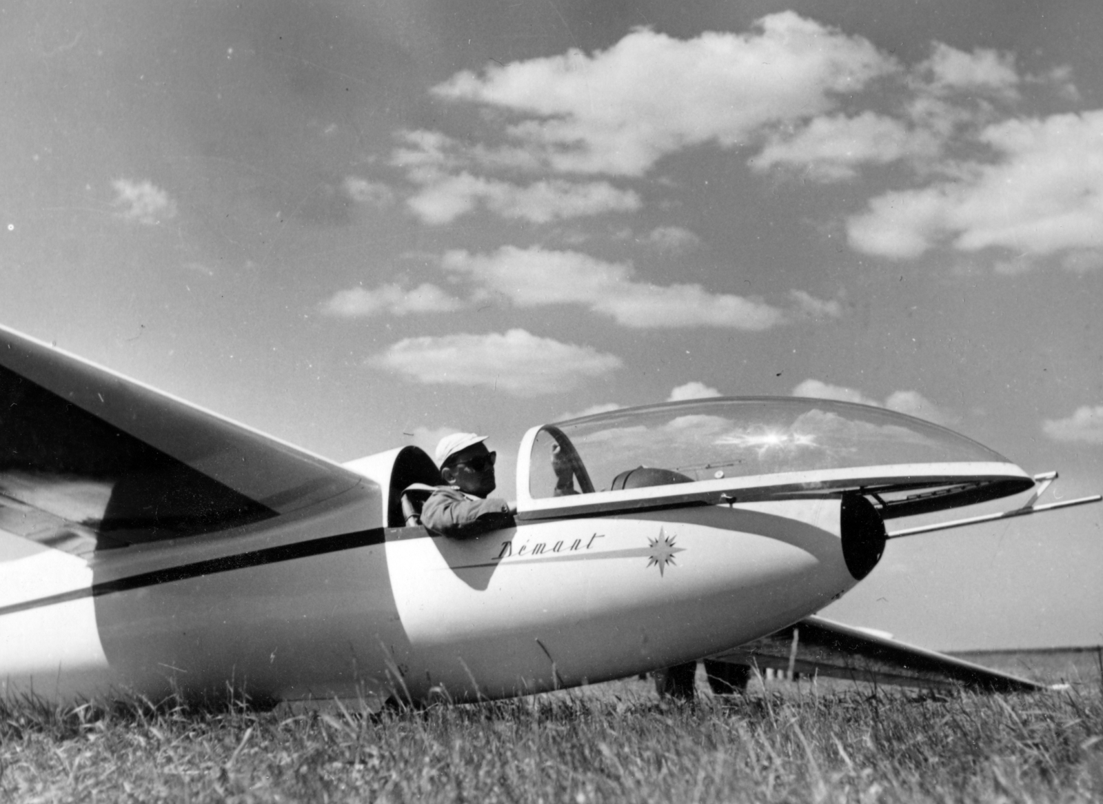 Poland, Leszno, Leszno-Strzyżewice Repülőtér, VII. Vitorlázórepülő Világbajnokság., 1958, Sugár Ferenc, sky, airplane, pilot, Fortepan #161257