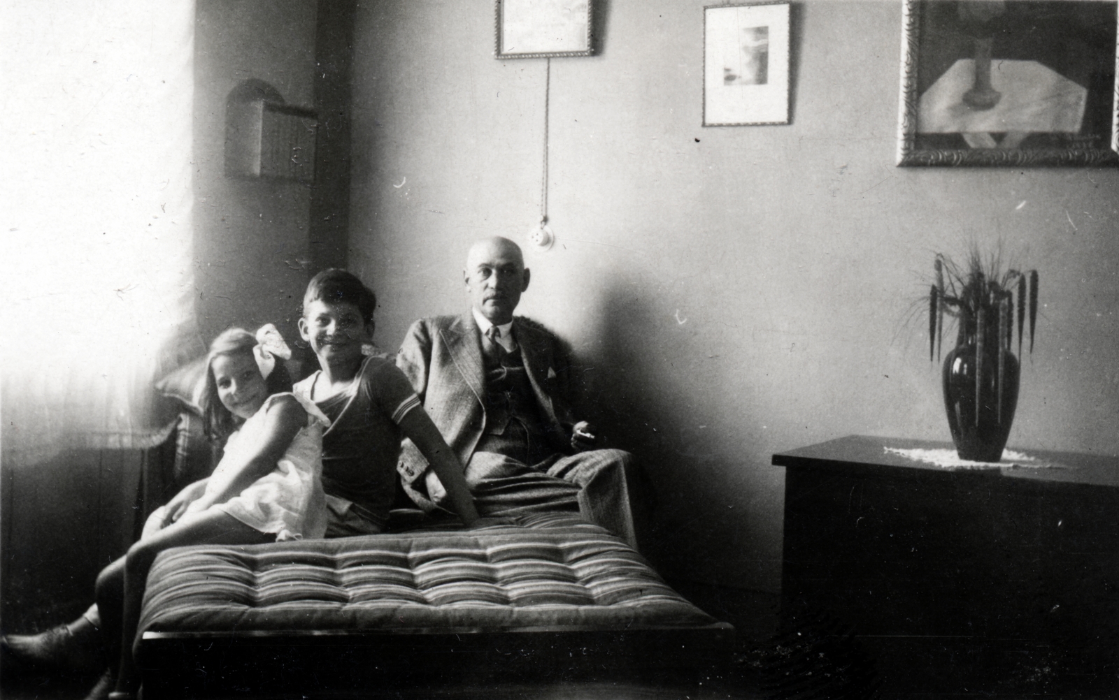1934, Szalai Veronika, three people, interior, vase, berth, Fortepan #161273
