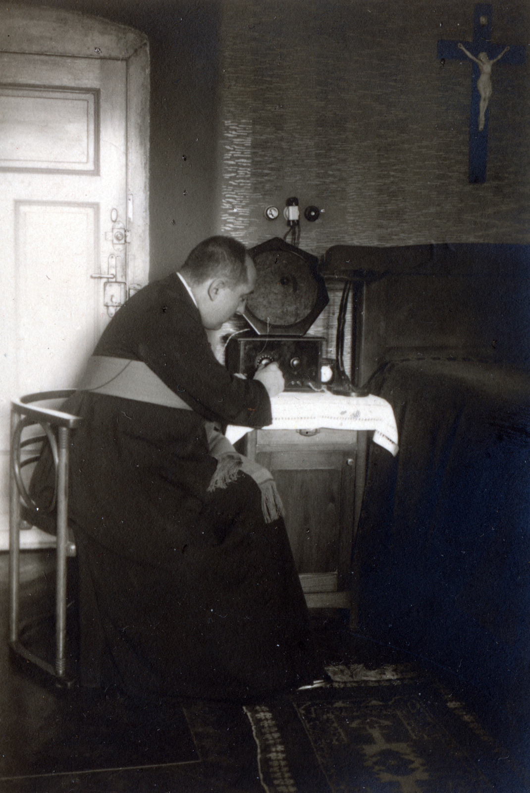 1936, Szalai Veronika, cassock, radio broadcasting, tonett, Fortepan #161276