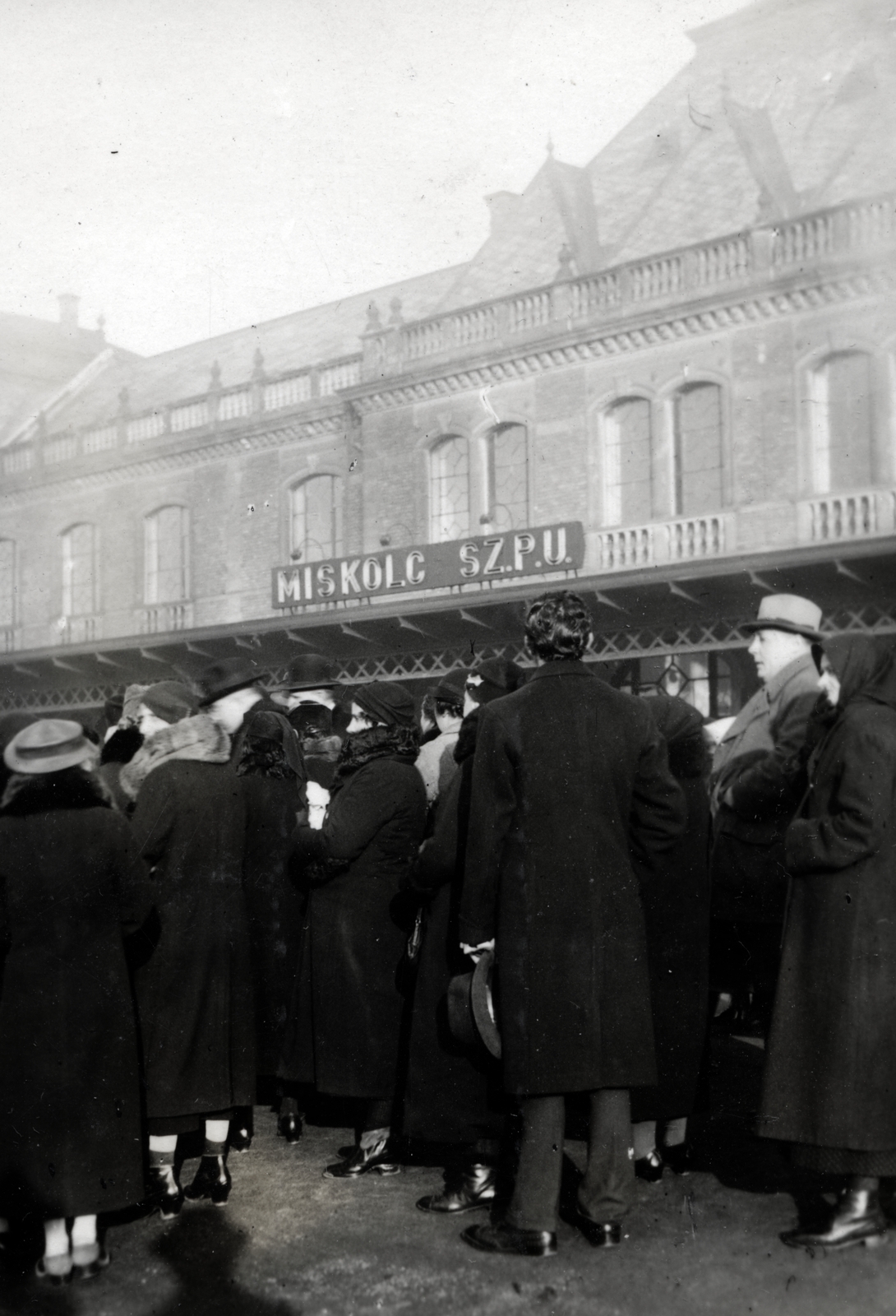 Hungary, Miskolc, Tiszai pályaudvar., 1939, Szalai Veronika, mass, train station, gaping, Fortepan #161284