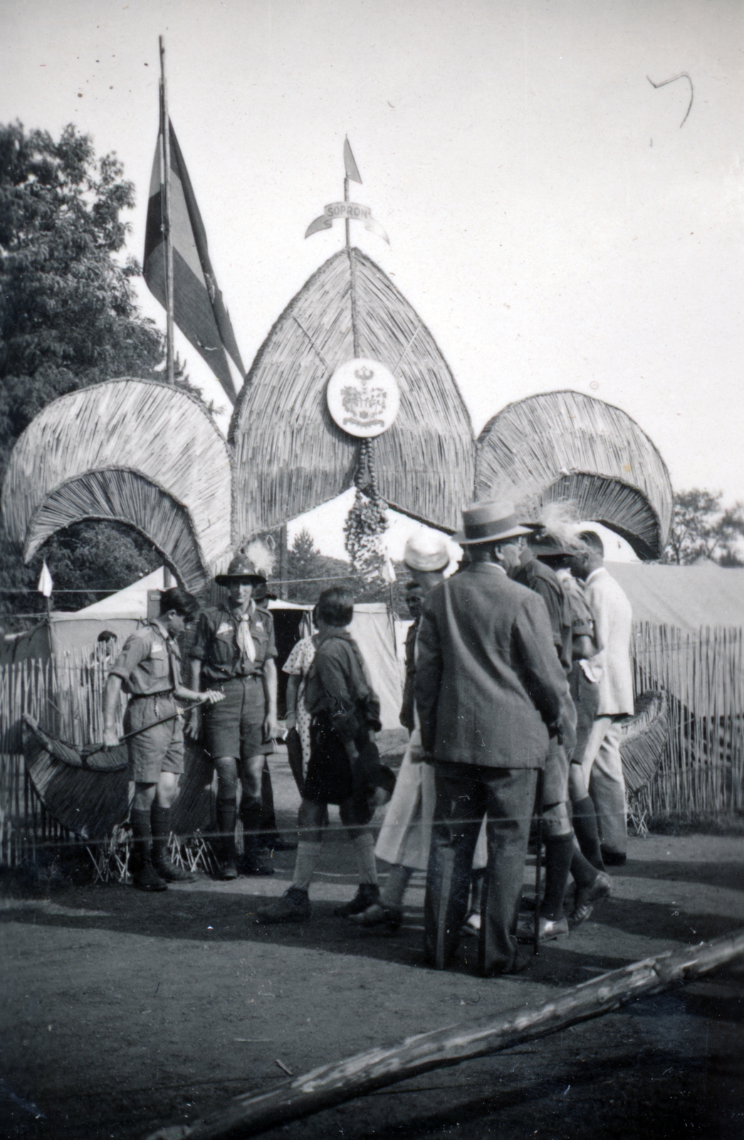 Magyarország, Gödöllő, 4. Nemzetközi Cserkész Világtalálkozó (Jamboree), a soproni táborkapu., 1933, Márk Iván, Fortepan #161296