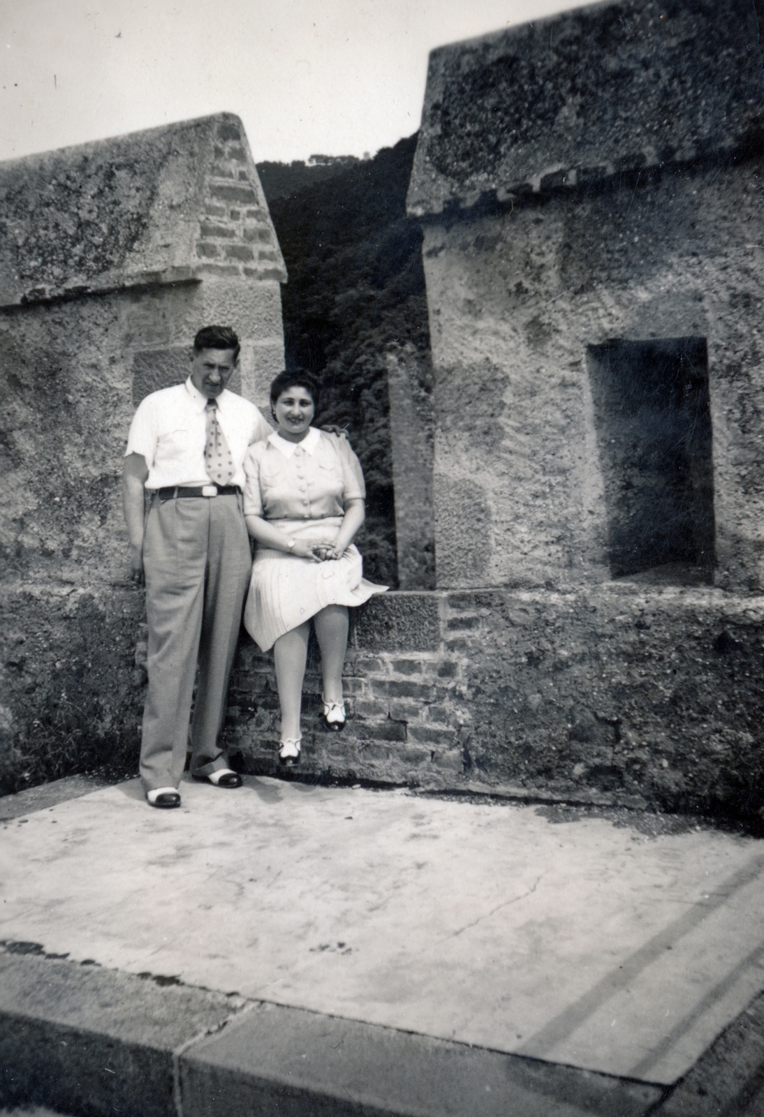 Hungary,Danube Bend, Visegrád, a felvétel az Alsóvár lakótornyának / a Salamon-torony tetején készült., 1939, Márk Iván, man and woman, Fortepan #161303