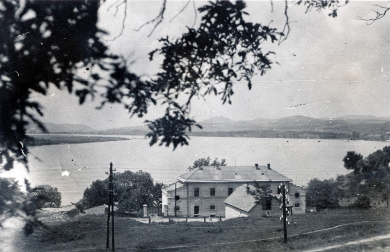 Hungary, Zebegény, kilátás a Naphegyről, előtérben a Dózsa György út mára elbontott szakasza, a Dőry-kastély közelében., 1935, Márk Iván, Fortepan #161328