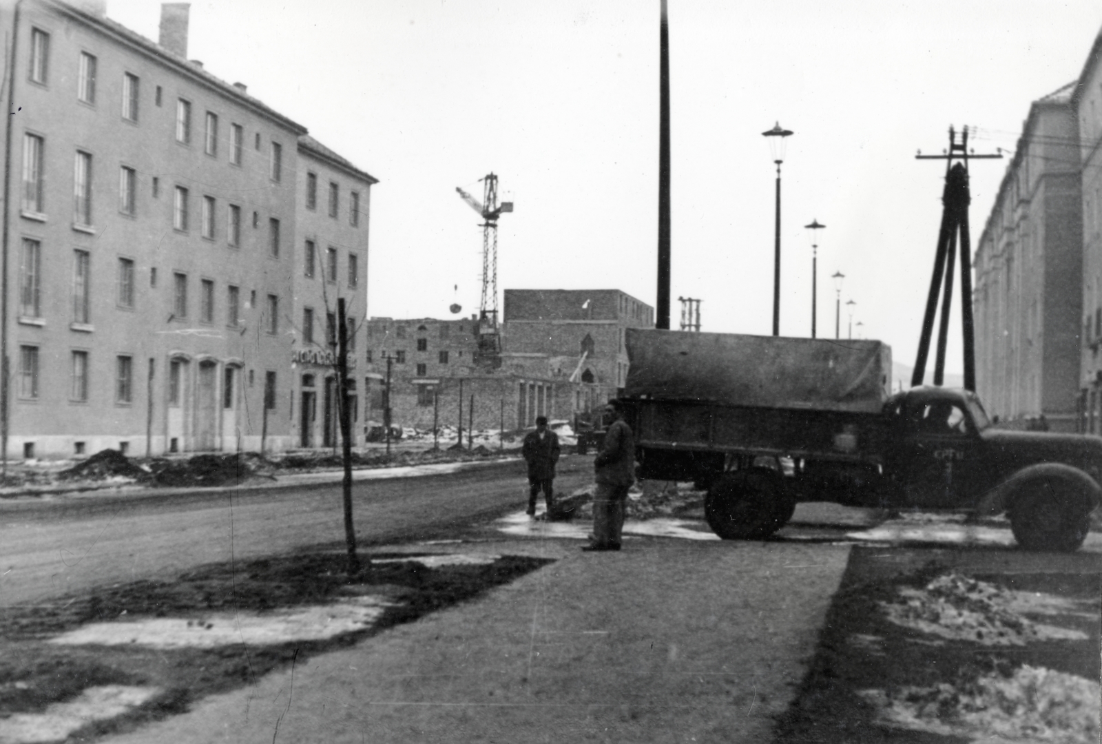 Hungary, Kazincbarcika, Egressy Béni (Lenin) út a Szabadság tér felé nézve., 1956, Márk Iván, commercial vehicle, construction, Fortepan #161354