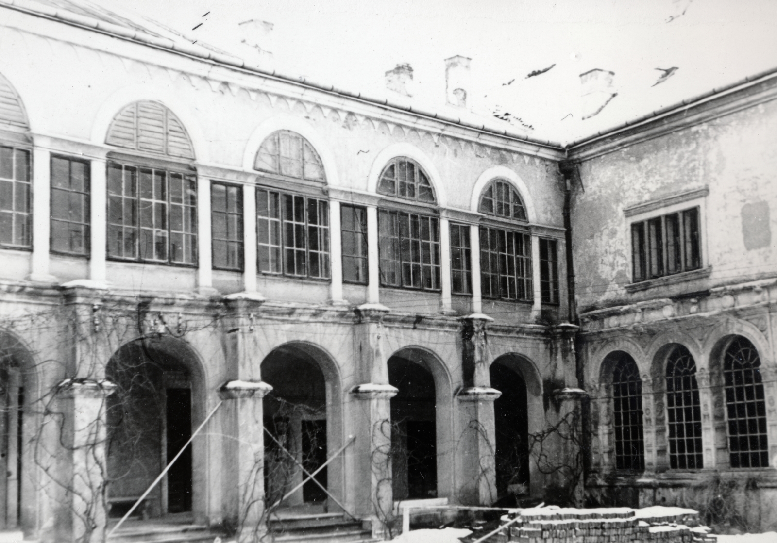 Hungary, Sárospatak, Rákóczi-vár, Perényi-szárny., 1956, Márk Iván, monument, inner courtyard, Fortepan #161357