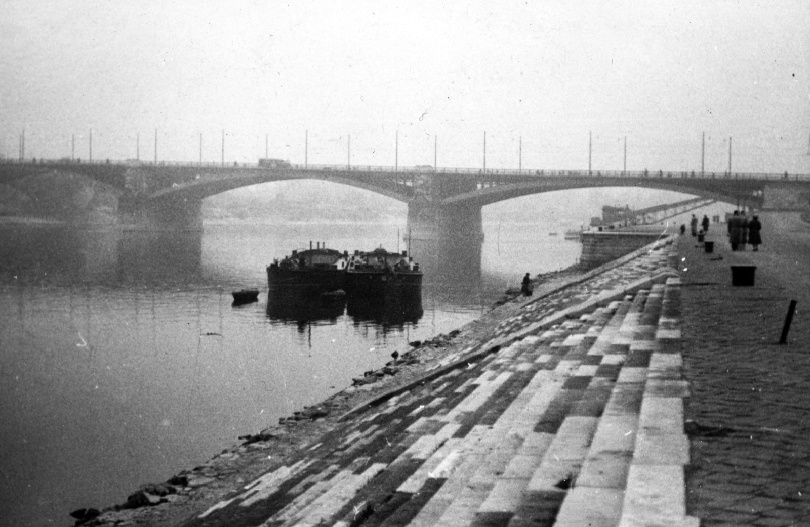 Magyarország, Budapest V., pesti alsó rakpart a Margit híd és a Margit-sziget felé nézve., 1957, Márk Iván, Budapest, lépcső, Fortepan #161382