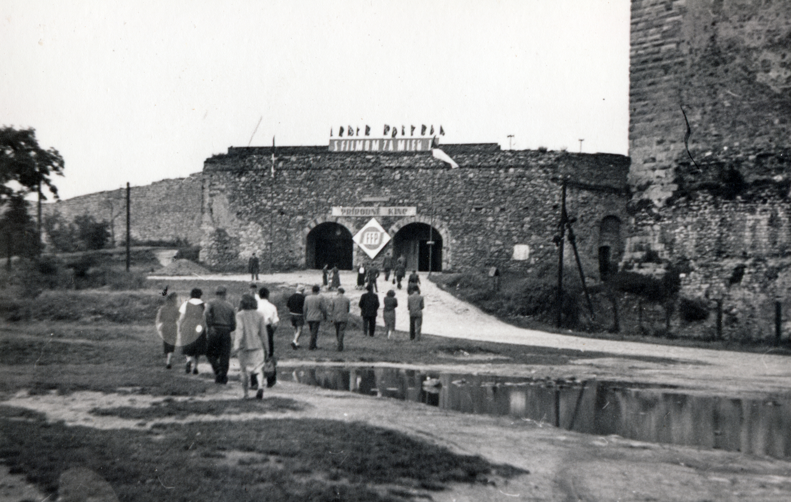 Slovakia, Bratislava, a Vár nyugati terasza, szemben bejárat az északi teraszra., 1958, Márk Iván, castle wall, Fortepan #161397