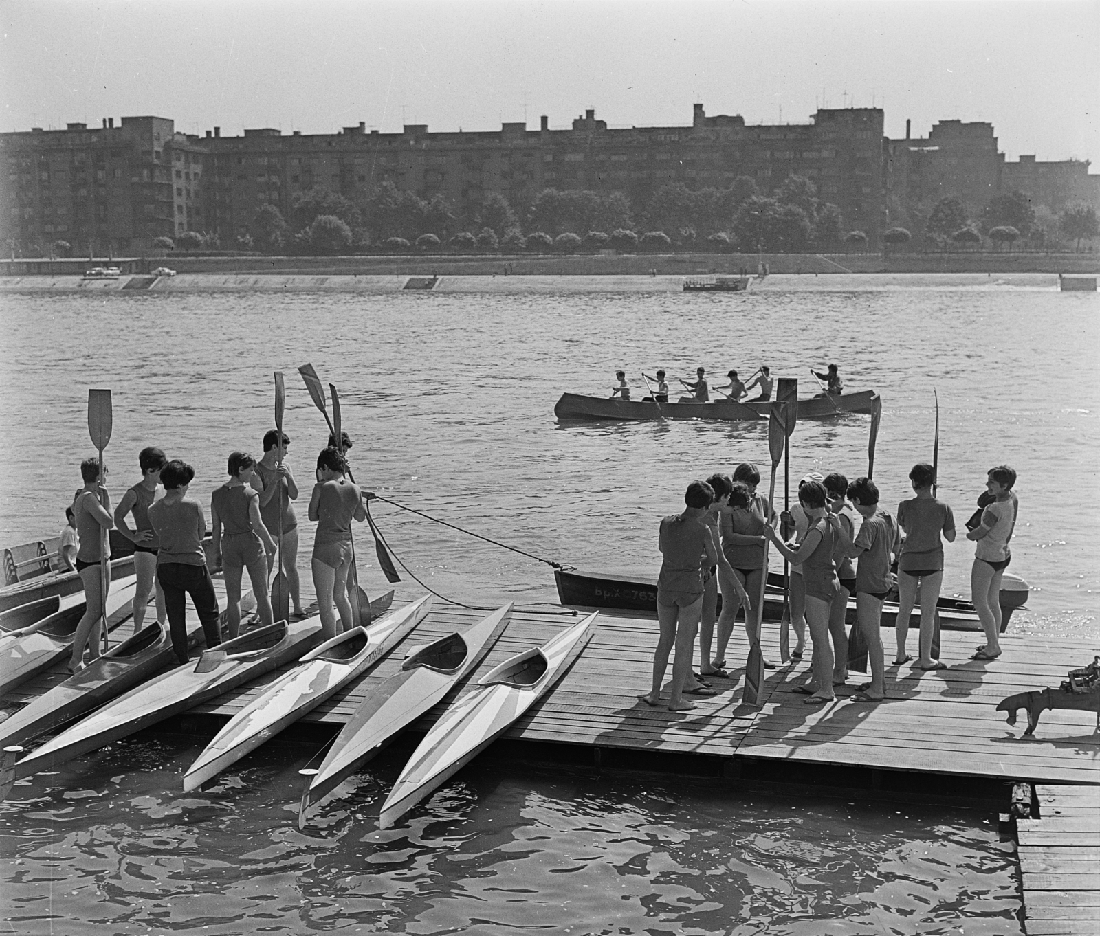 Hungary, Margit Islands, Budapest, a Magyar Honvédelmi Sportszövetség (MHS) csónakház stégje, szemben a Szent István park., 1967, MHSZ, kayak, pier, motorboat, paddle, Fortepan #16145